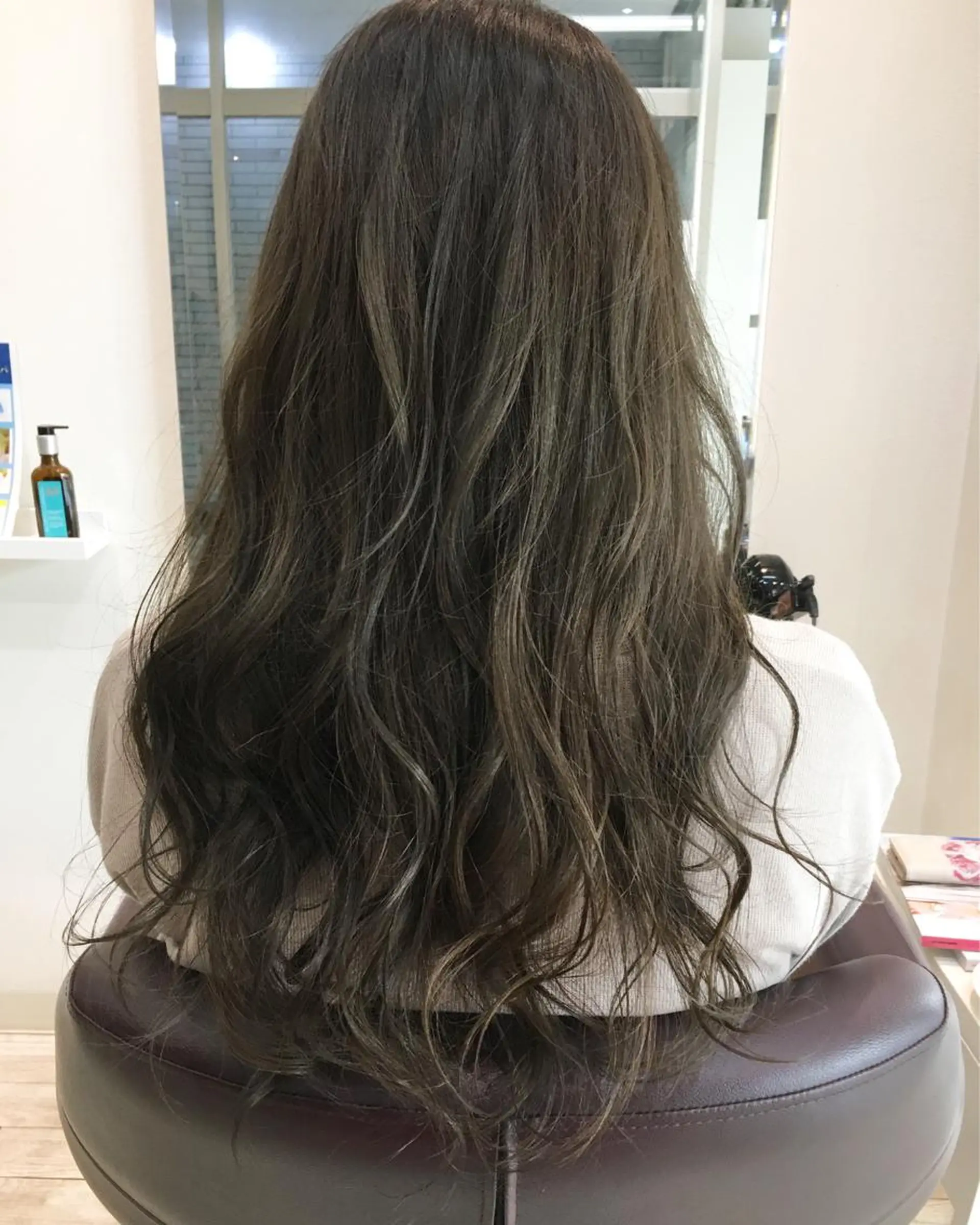 ロング カラー アディクシーカラー アッシュ グレージュ ロング 中村 よしひでのヘアスタイル