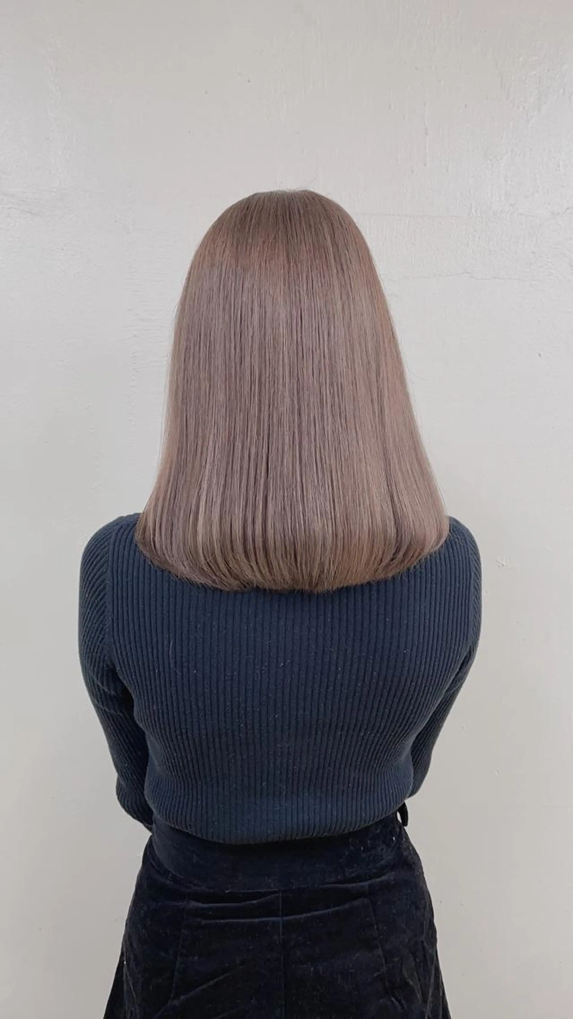 カラー ミルクティーカラー イイサカシュンスケのヘアスタイル