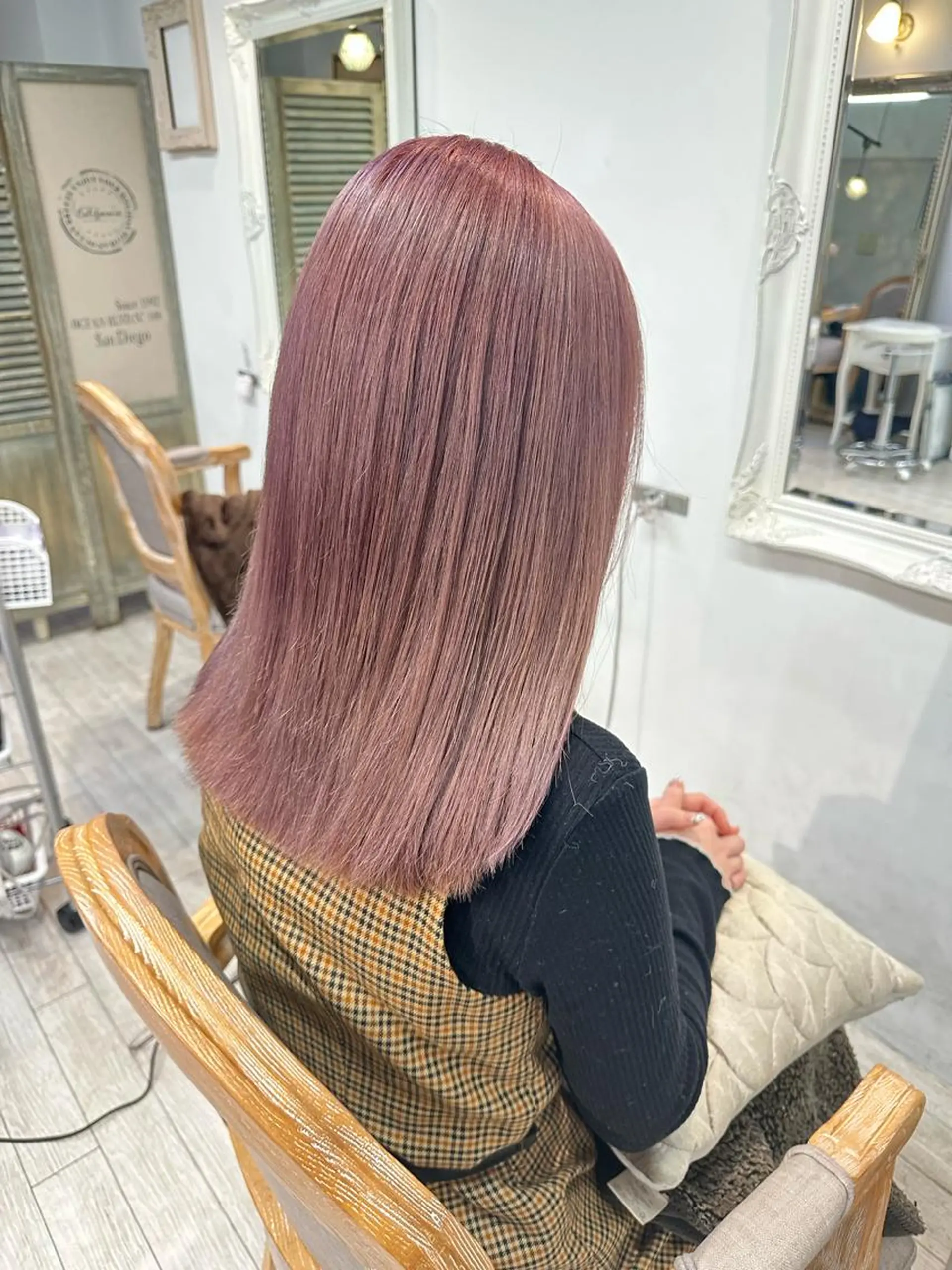 カラー ベージュカラー ブリーチ ピンクカラー ピンクベージュ 梅津 光帆のヘアスタイル