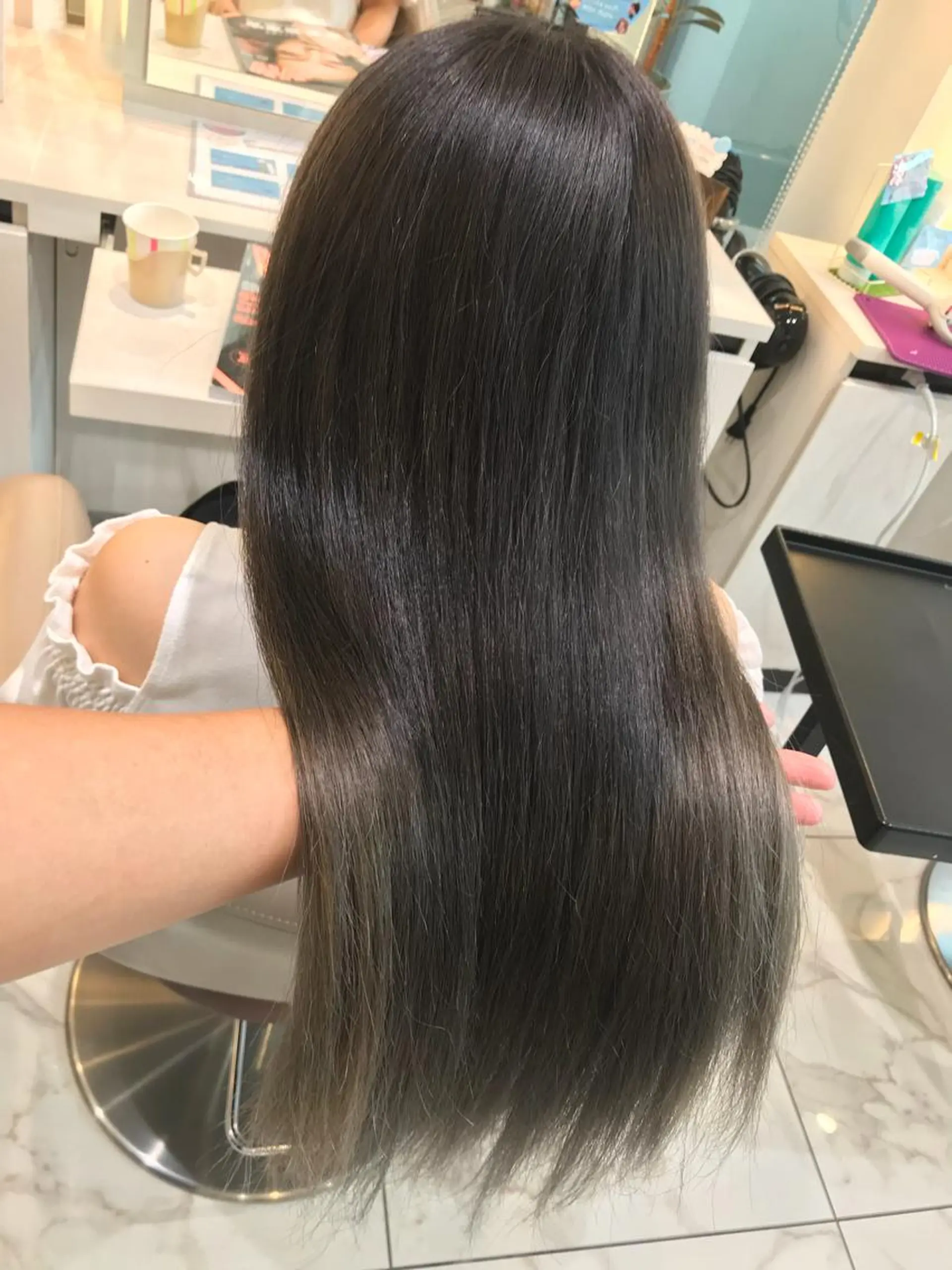 ロング カラー グラデーションカラー グレージュ ヘアカラー 清藤綾/脱白髪染め 白髪ぼかしハイライトのヘアスタイル