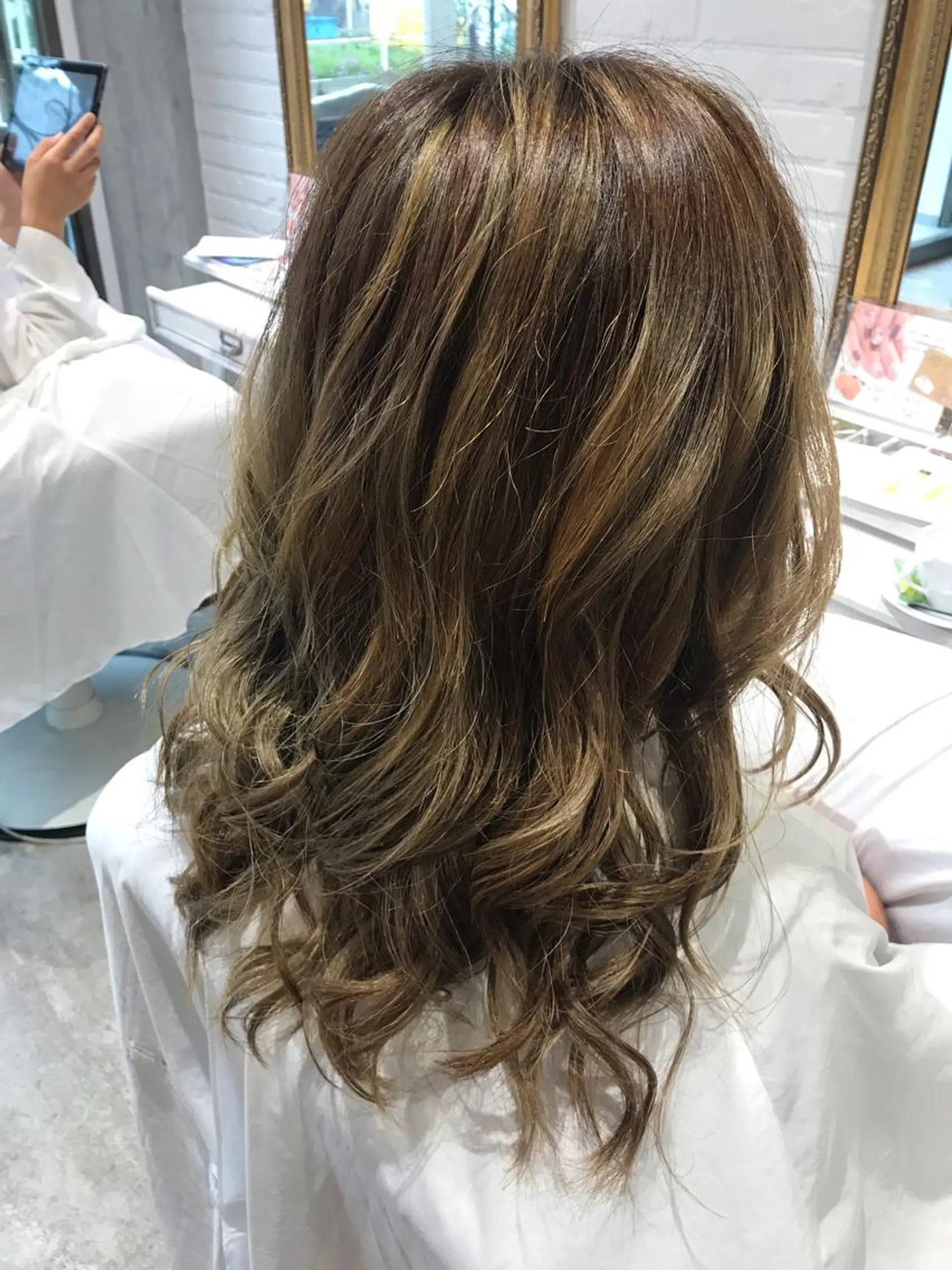 セミロング カラー バレイヤージュ ベージュカラー レイヤーカット カット ヘアカラー トリートメント Renatus店長 金子裕美のヘアスタイル