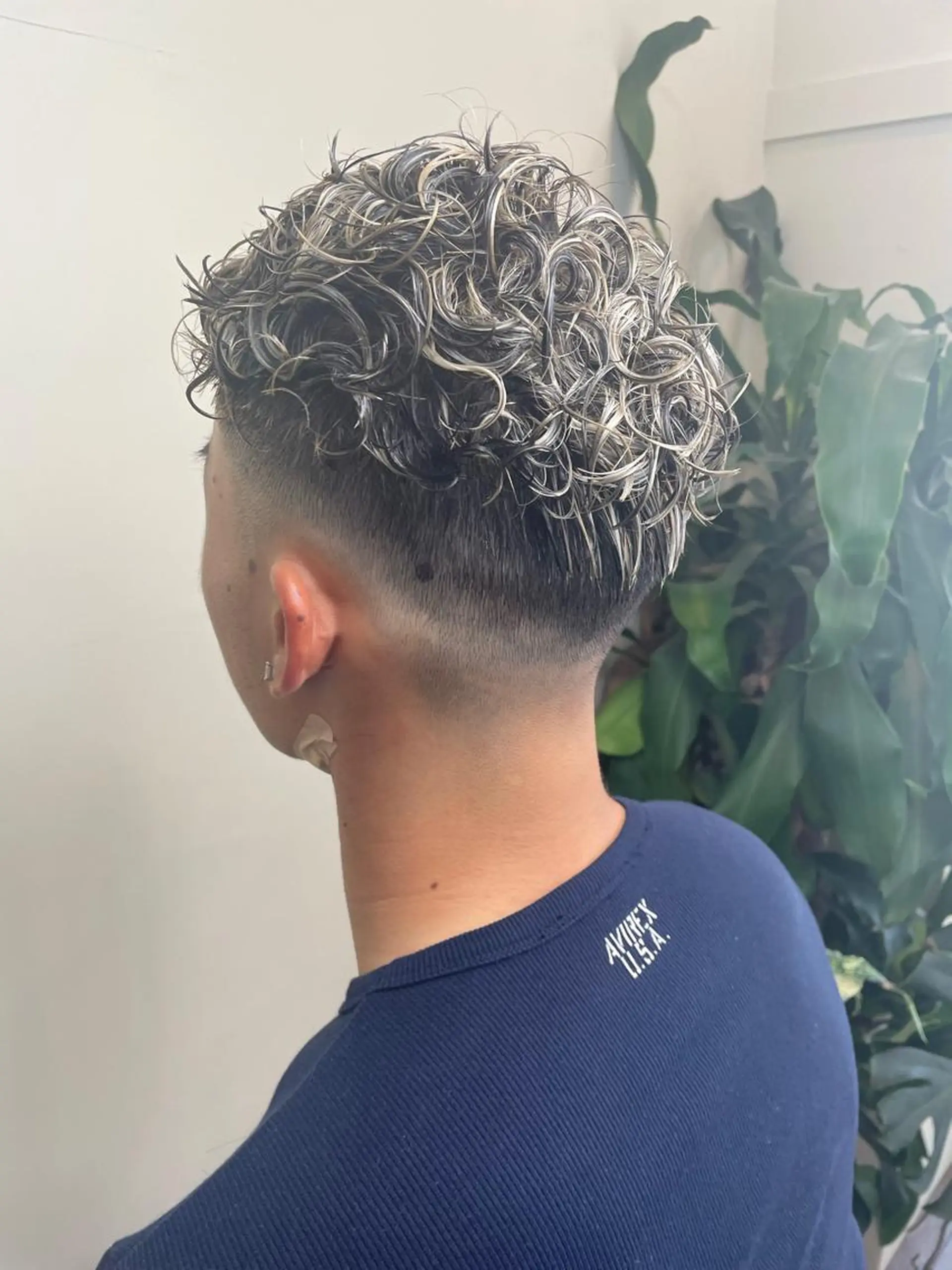 ショート カラー パーマ メンズ シールエクステ メンズバレイヤージュ メンズブリーチ フェードカット メンズハイライト カット ヘアカラー パーマ WEST OLAND加藤圭介のヘアスタイル