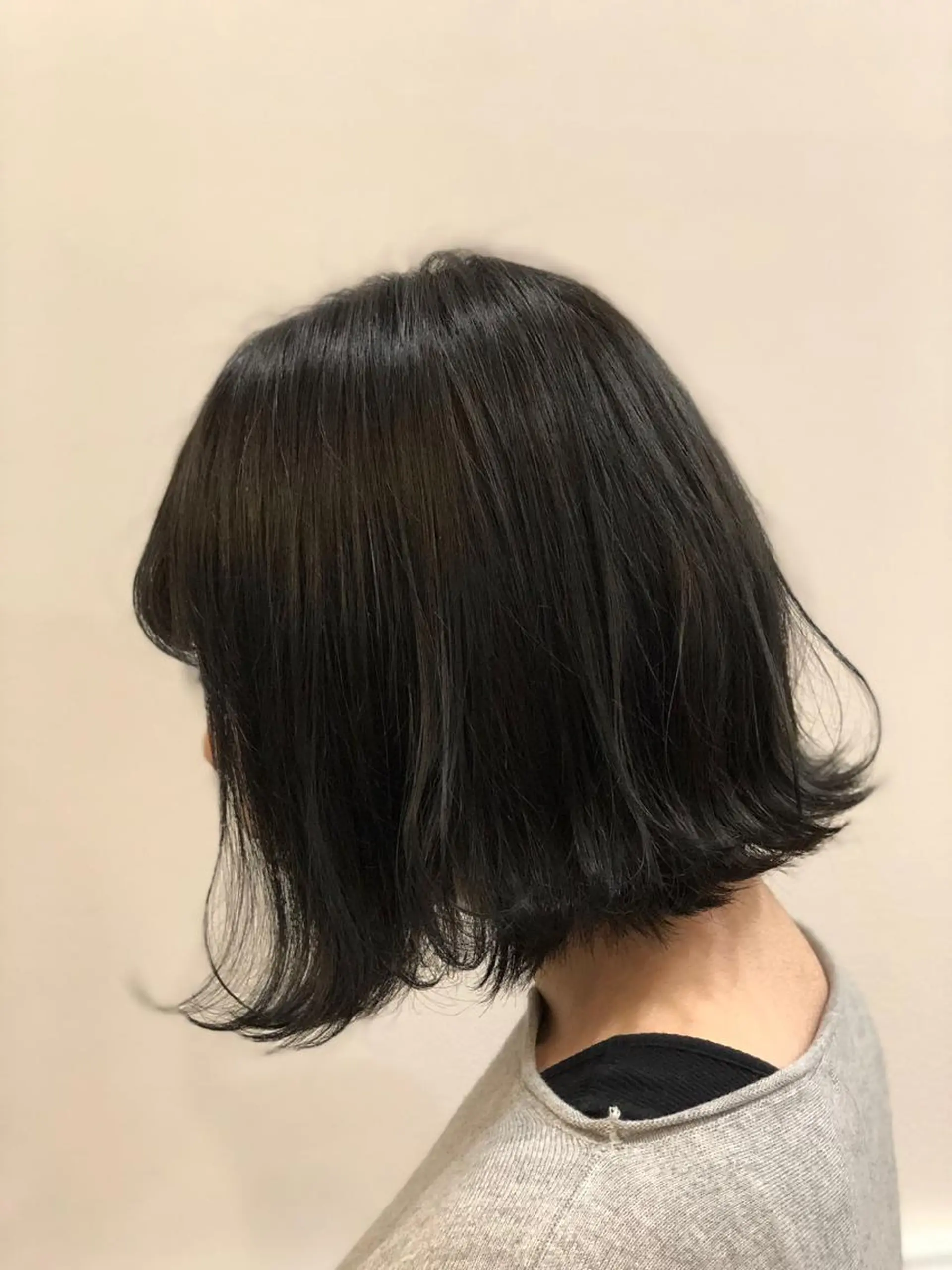 ショート カラー ダークグレー ひろせ かなのヘアスタイル