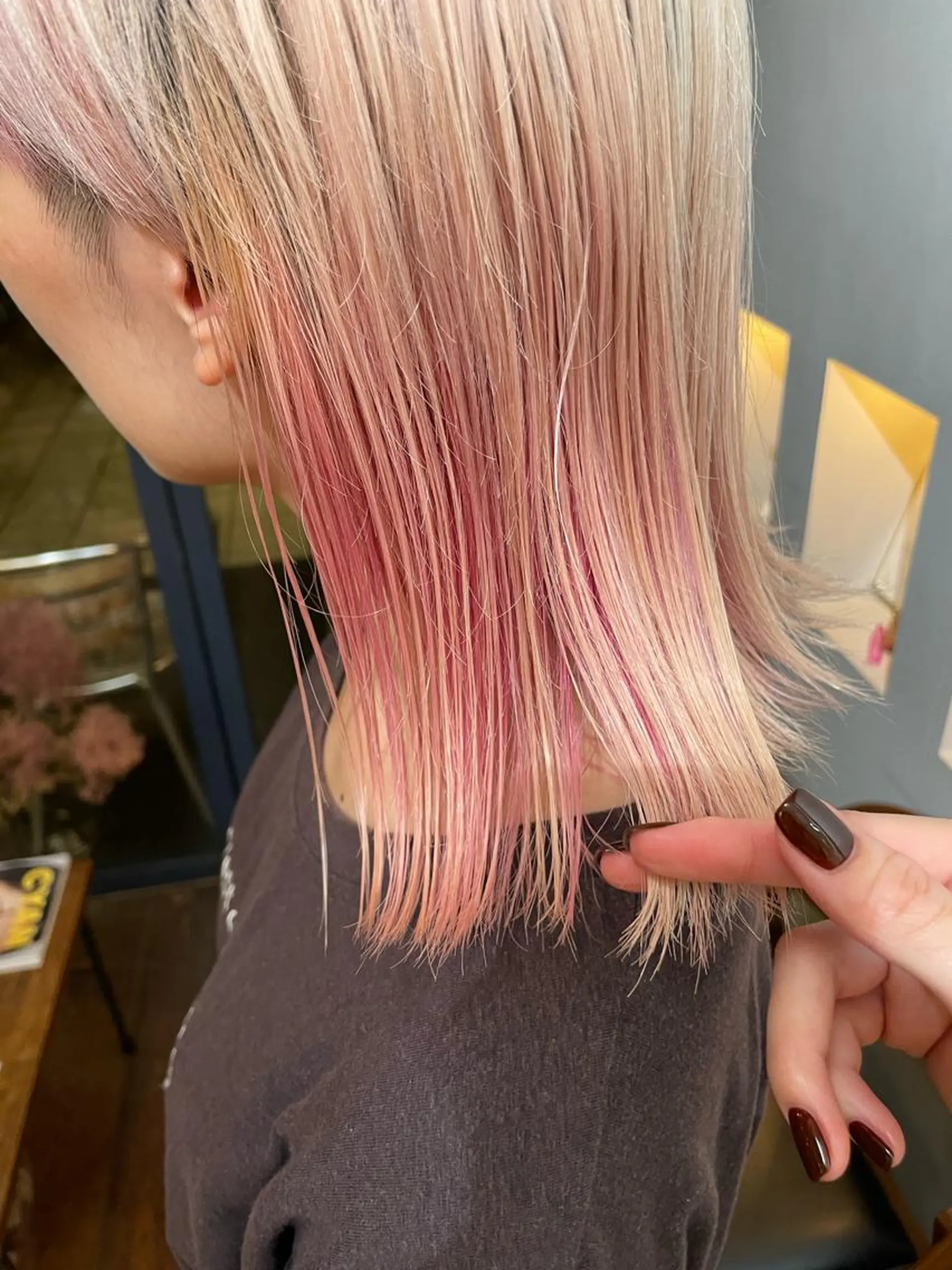 ミディアム カラー パーマ ヘアアレンジ ハイトーンカラー トリートメント 抜け感ボブ×パーマ ｜kazaneのヘアスタイル