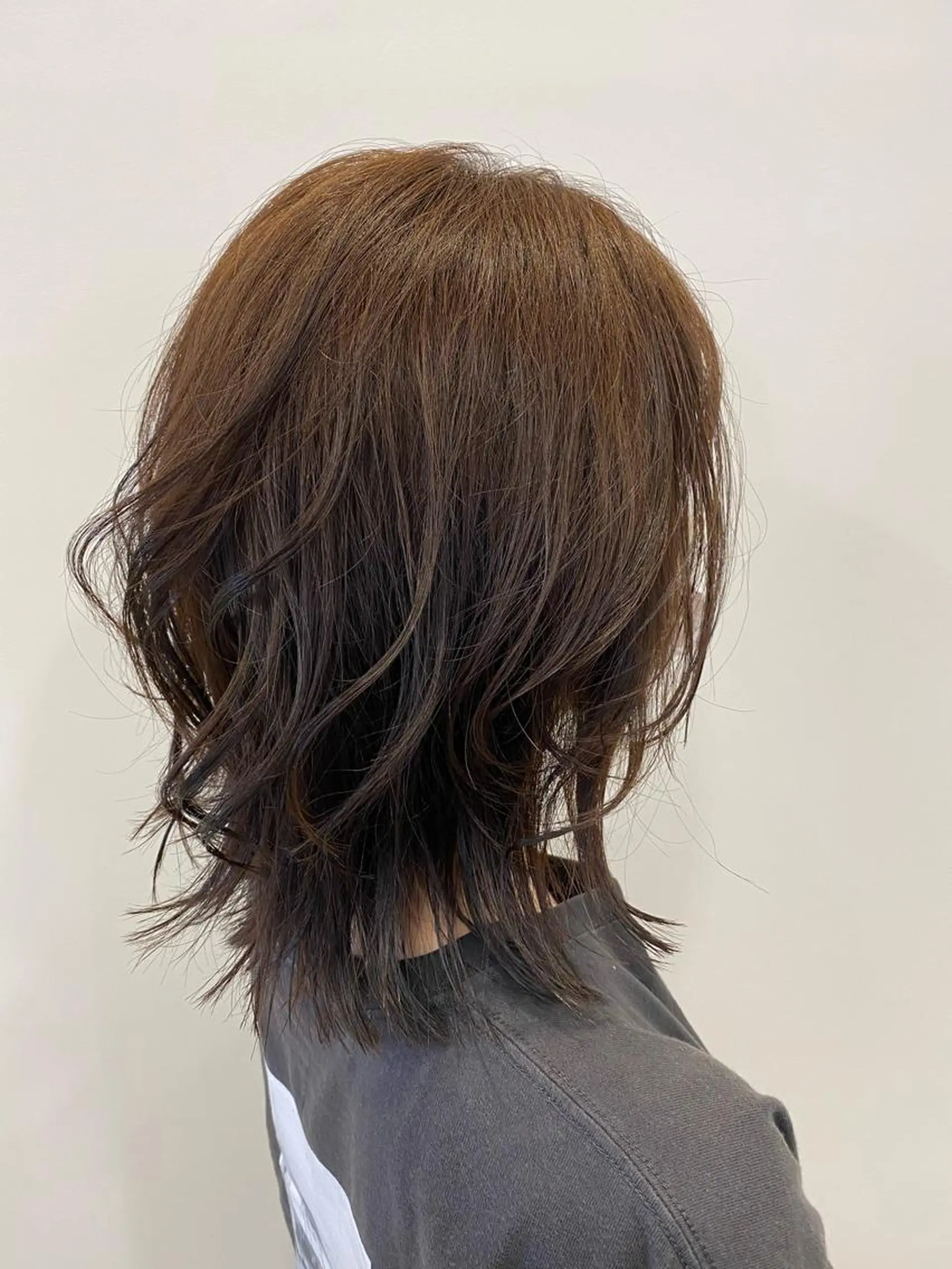 ミディアム ミディアムレイヤー アッシュ レイヤーカット ウルフカット 藤原 克宏のヘアスタイル