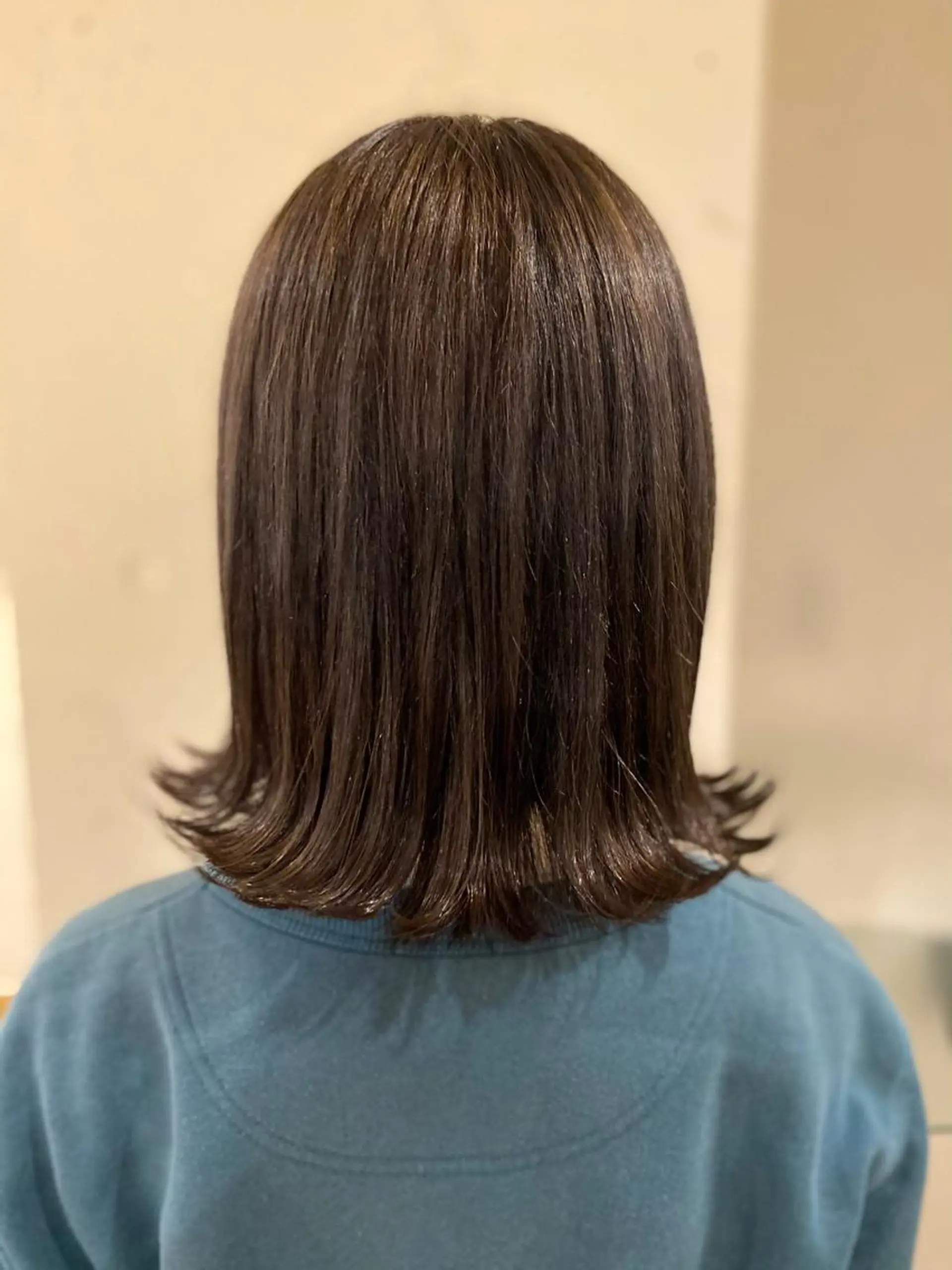 ミディアム カラー 安澤 彩奈のヘアスタイル