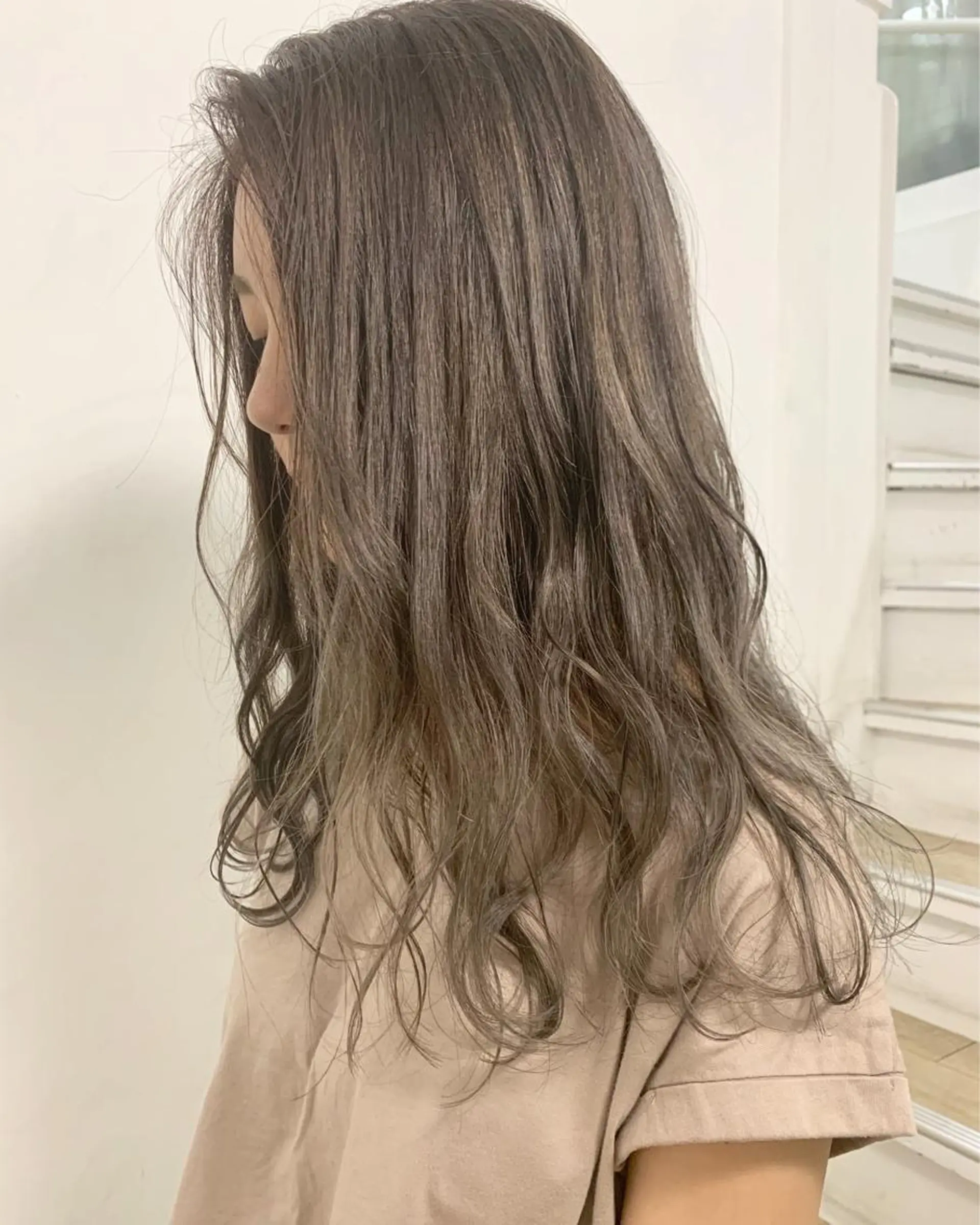 セミロング カラー ヘアカラー トリートメント 西村あきや トレンド韓国ヘアのヘアスタイル