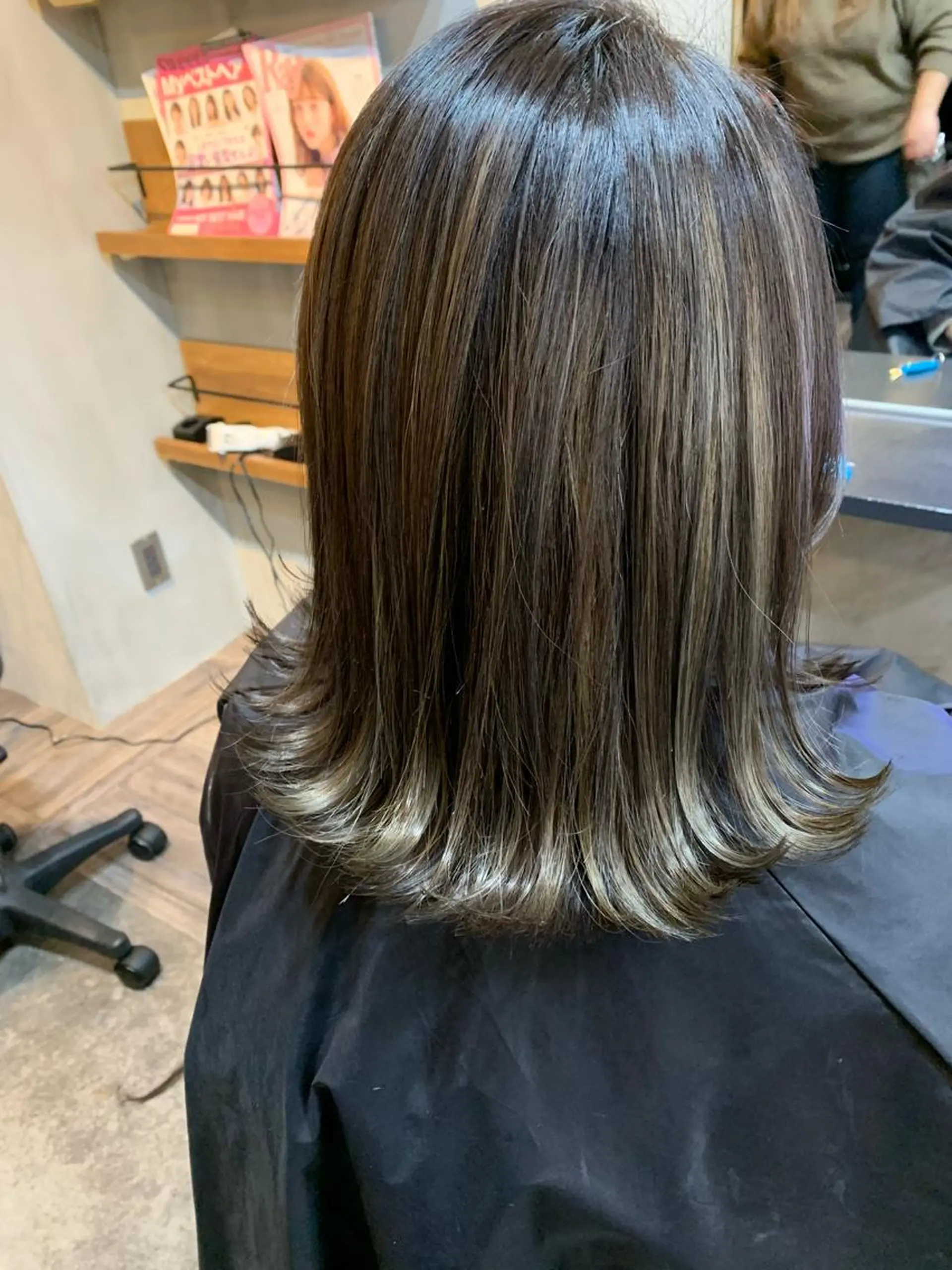 セミロング レイヤーカット ヘアカラー トリートメント 山本 みきのヘアスタイル