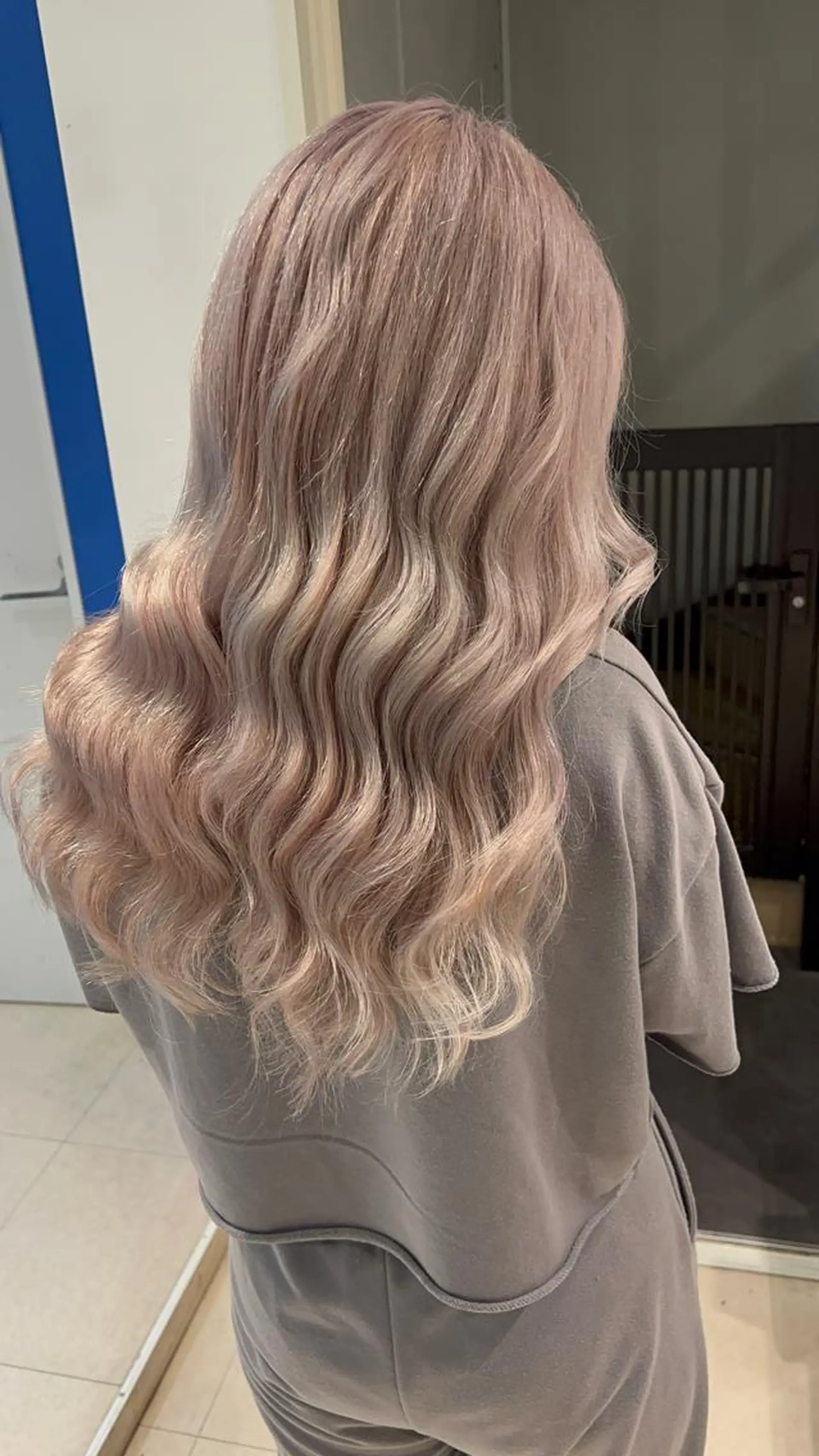 ロング カラー ヘアアレンジ 🔥ハイトーンカラー ギャルNAOKI🔥のヘアスタイル