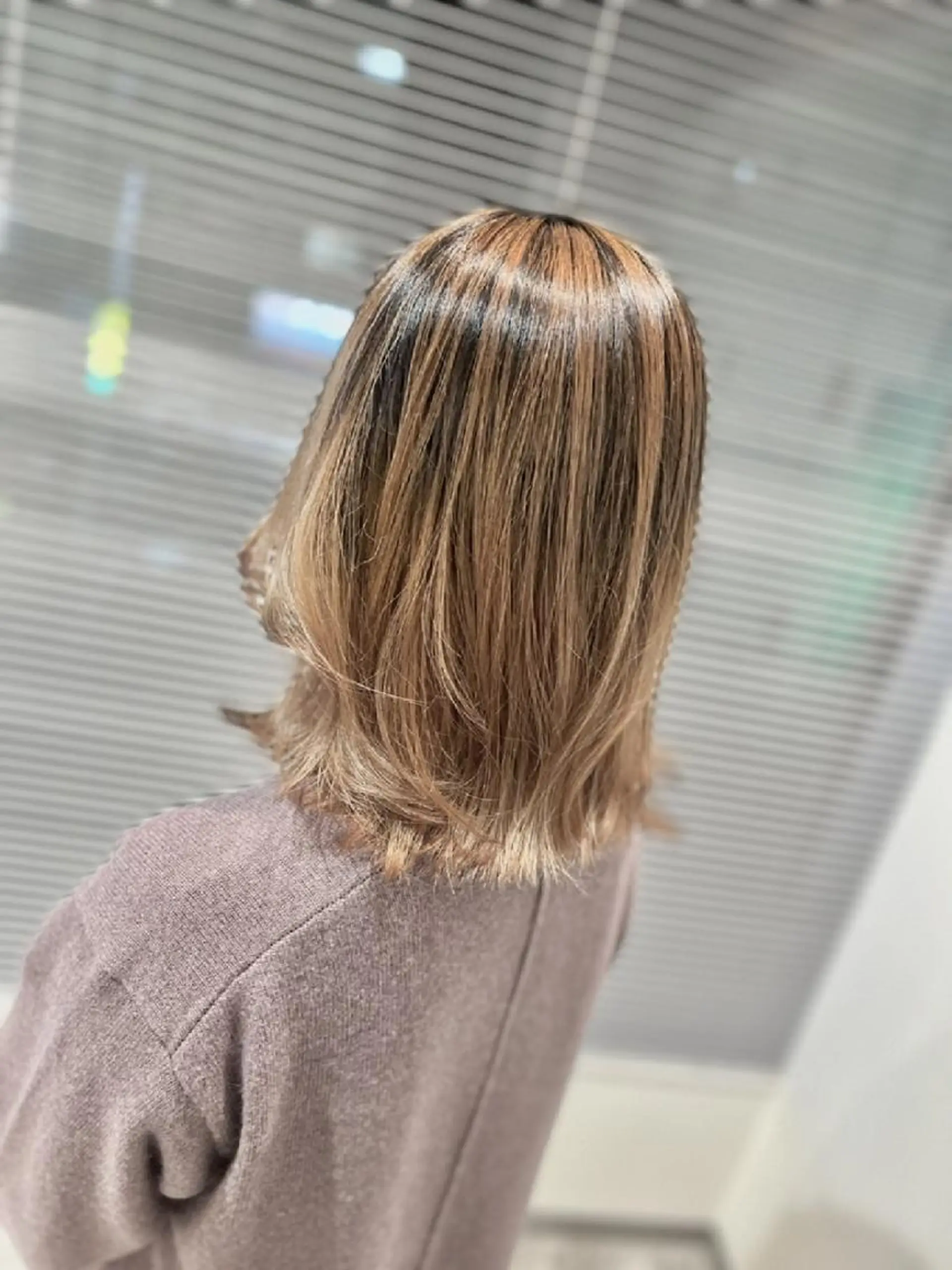 ミディアム レイヤーカット RICHAIR リシェイルのヘアスタイル