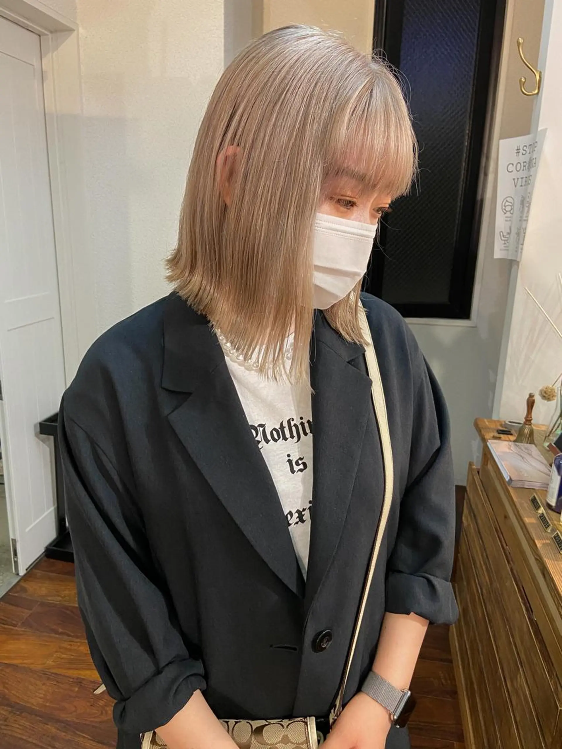 ミディアム カラー ベージュカラー ホワイトベージュ ヘアカラー トリートメント 岡本康平/ボブ /ブリーチ/レイヤーのヘアスタイル