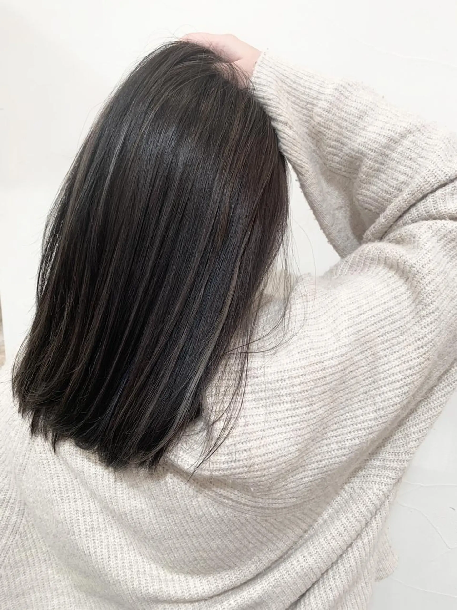 セミロング カラー 乳井 悠香のヘアスタイル