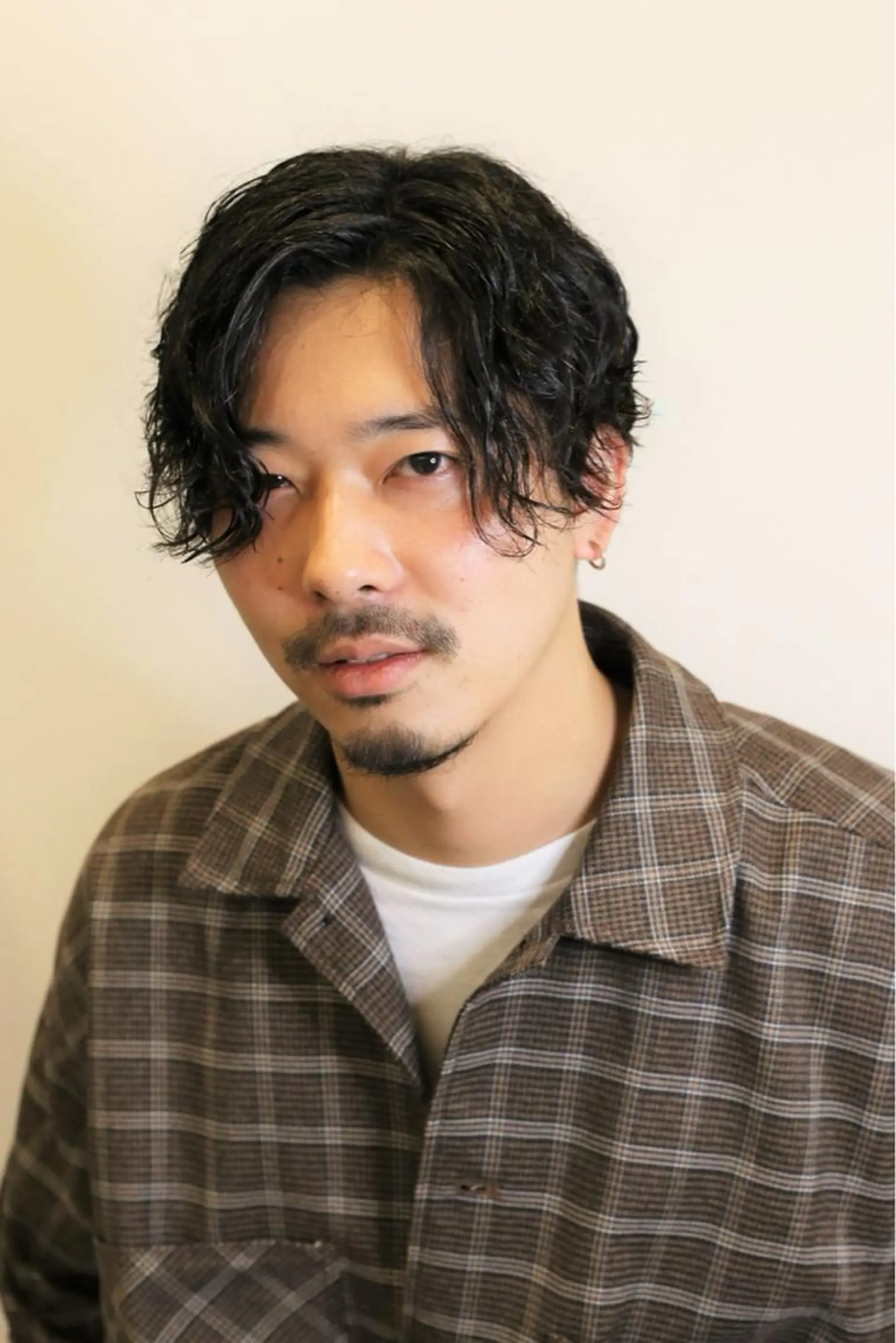 ミディアム メンズ ミディアムパーマ メンズパーマ 諌山 佳旦のヘアスタイル
