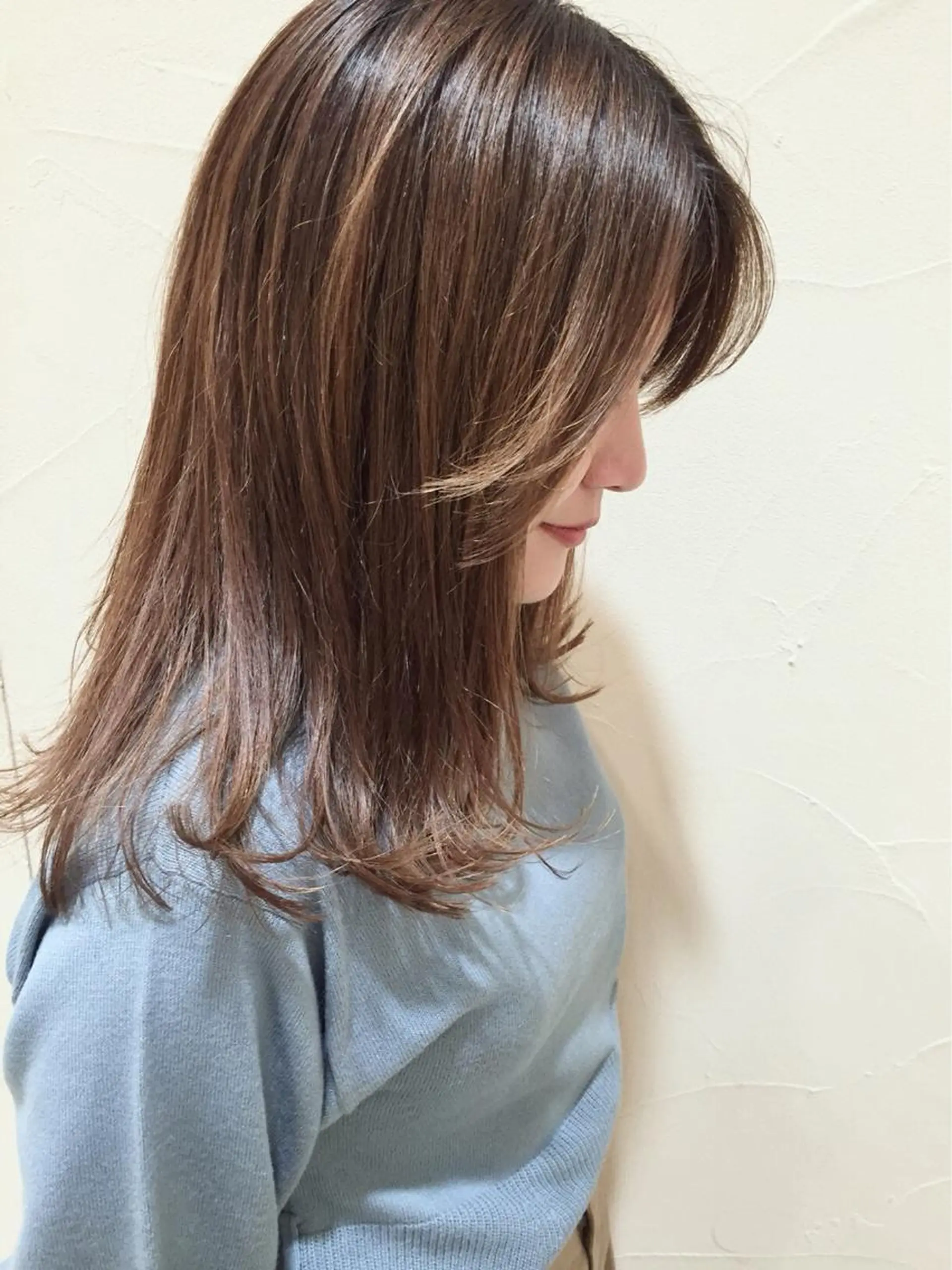 ロング カラー ミドウチ アヤカのヘアスタイル