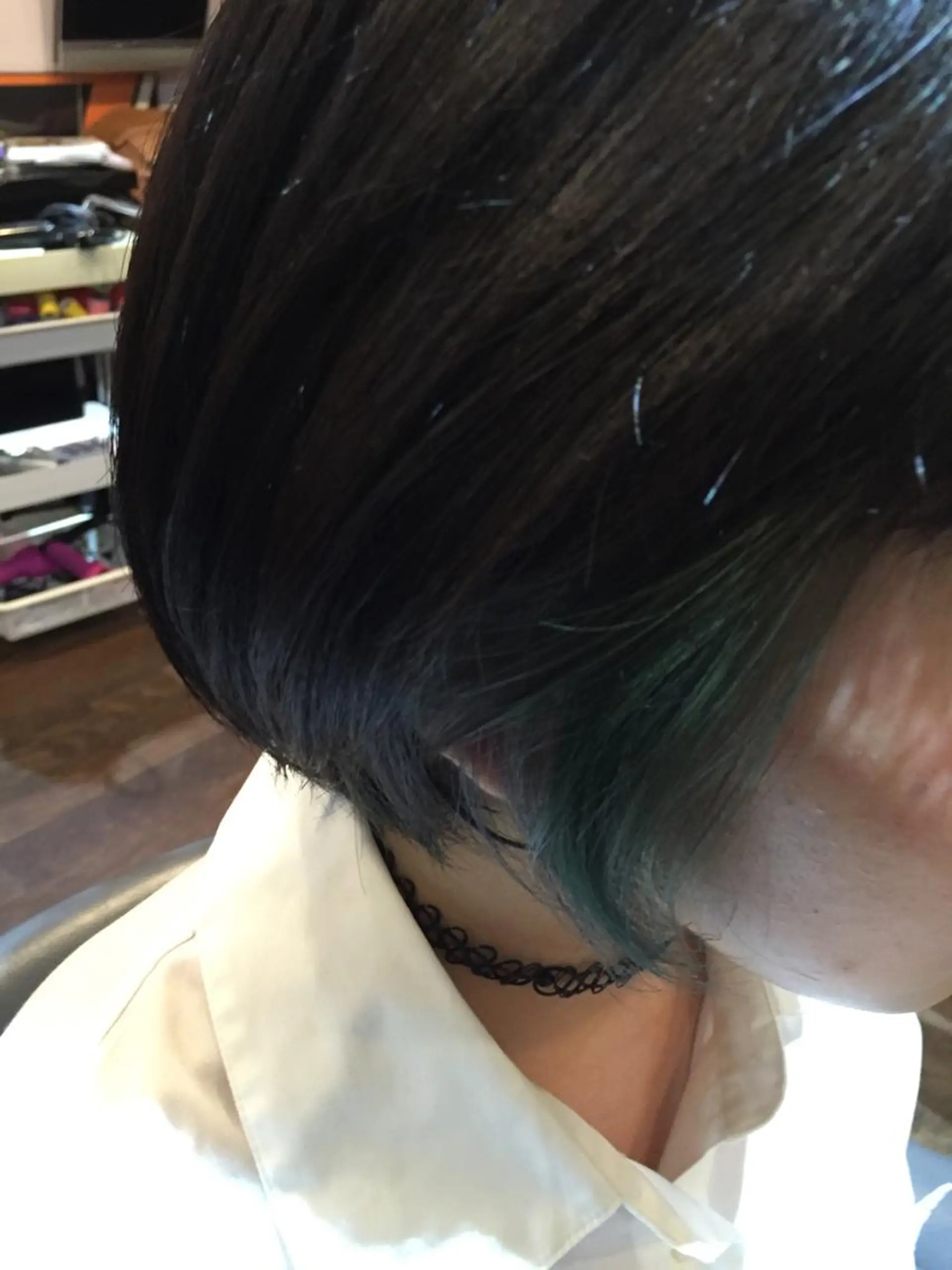 ショート ミディアム カラー エメラルドグリーン インナーカラー 原宿サロン代表 デザインカラー伊藤卓のヘアスタイル