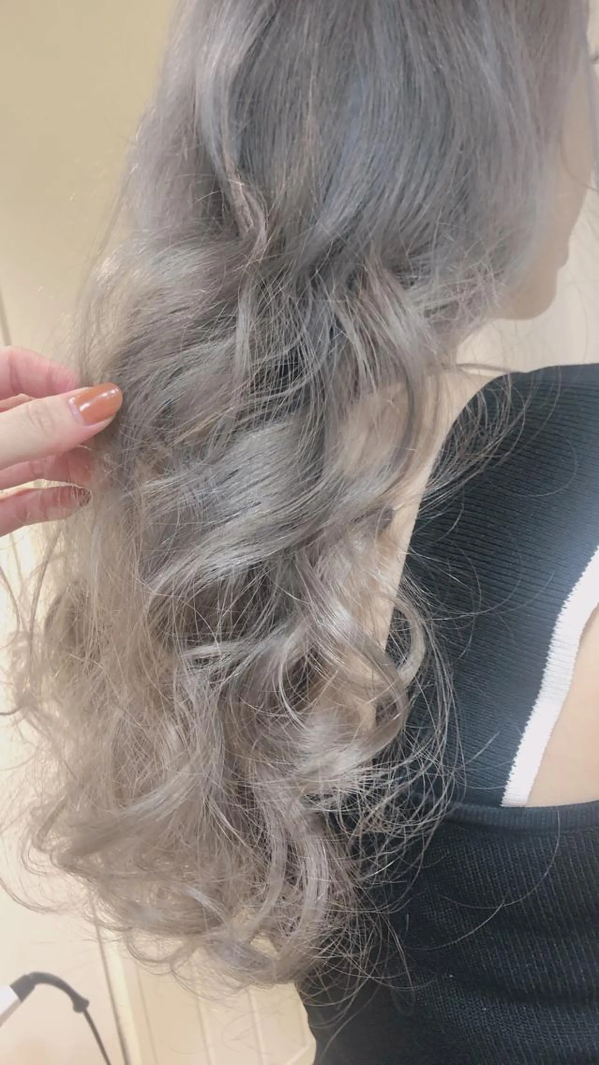 ロング カラー ブリーチ ハイトーンカラー シルバー 湯田実津希🤎 ﾐﾙｸﾃｨ専門のヘアスタイル
