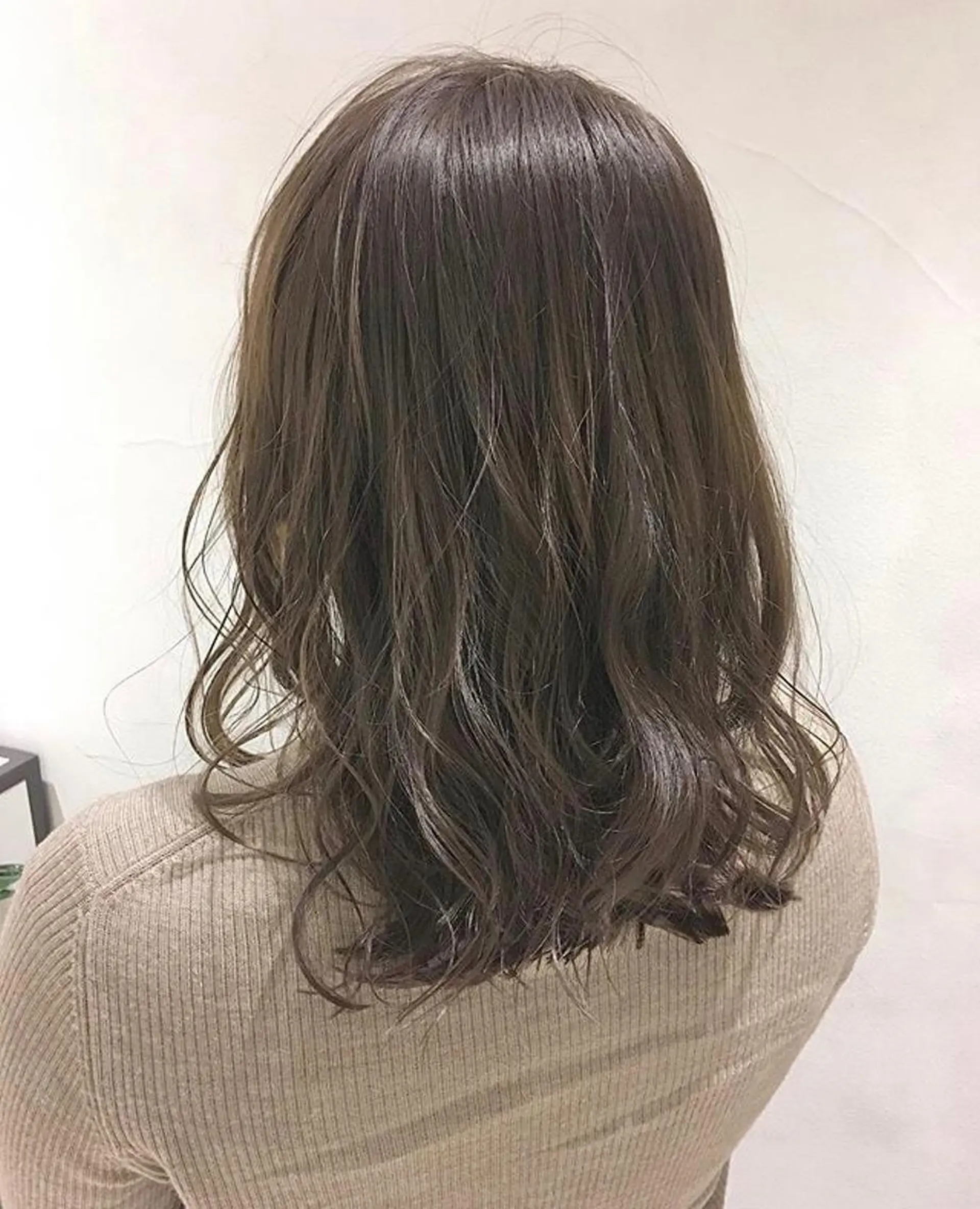 セミロング カラー ヘアアレンジ グラデーションカラー グレージュ ハイトーンカラー 縮毛矯正 エグチ アキラのヘアスタイル