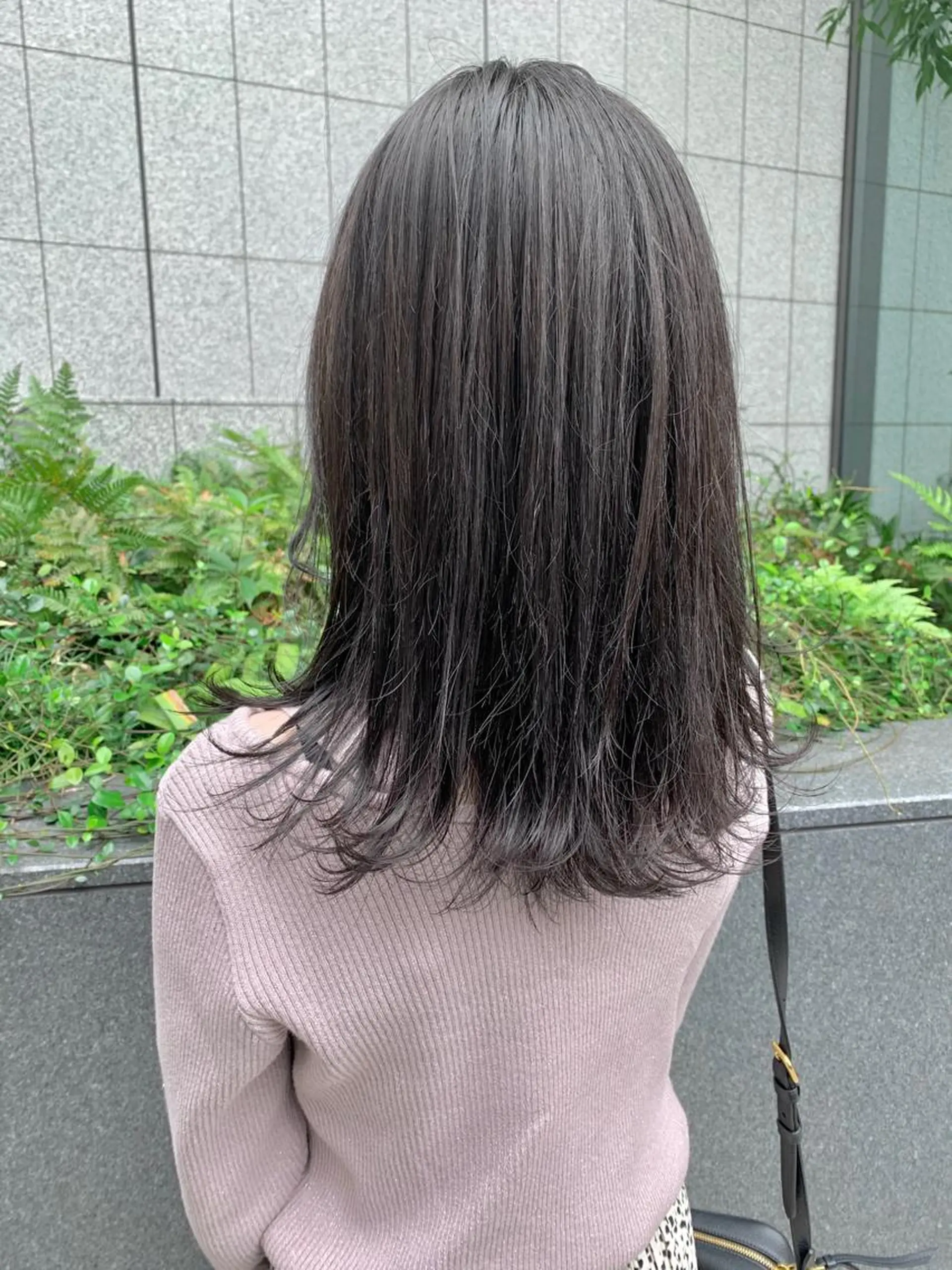 ミディアム カラー 肌に馴染む暗髪 梅田・増田のヘアスタイル