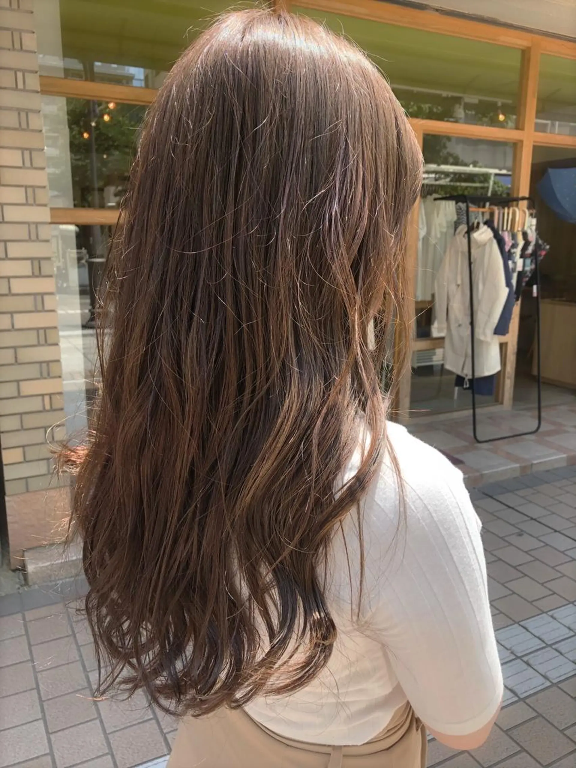 ロング カラー アッシュ ベージュカラー Amber所属・山形 光輪子のヘアスタイル