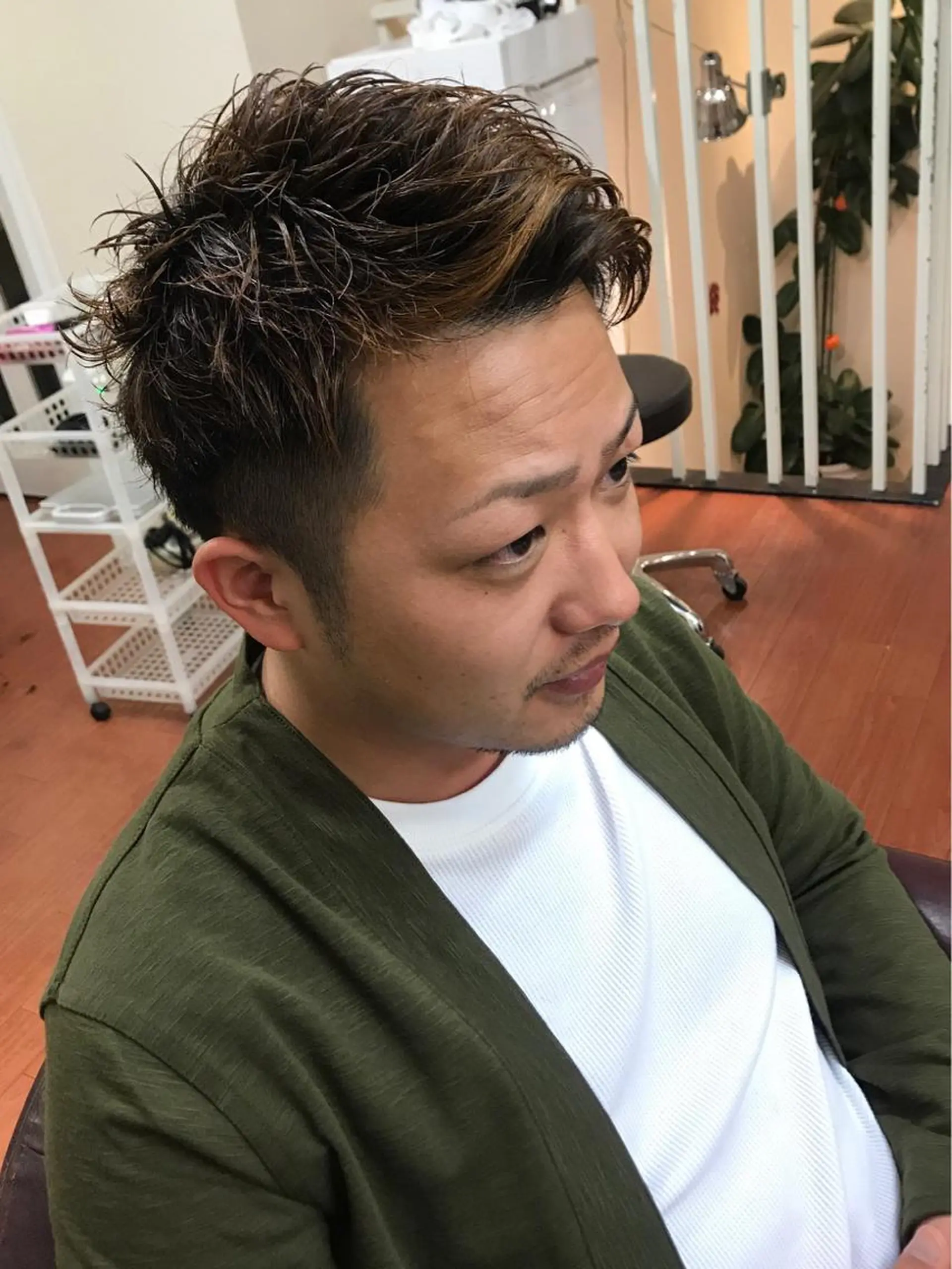 ショート カラー メンズ 刈り上げ ヨシダ トオルのヘアスタイル