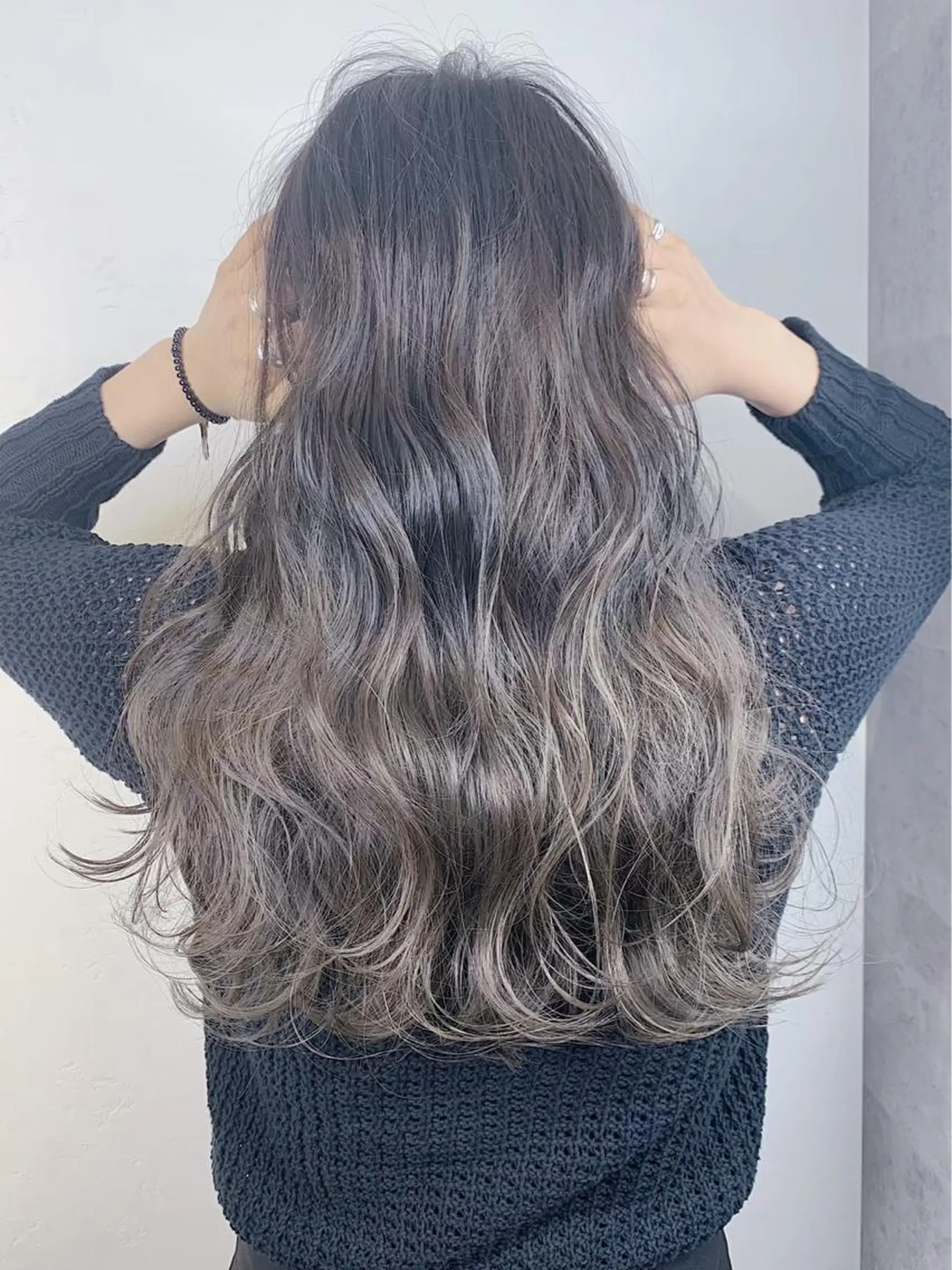 セミロング カラー _WHITE 高槻のヘアスタイル