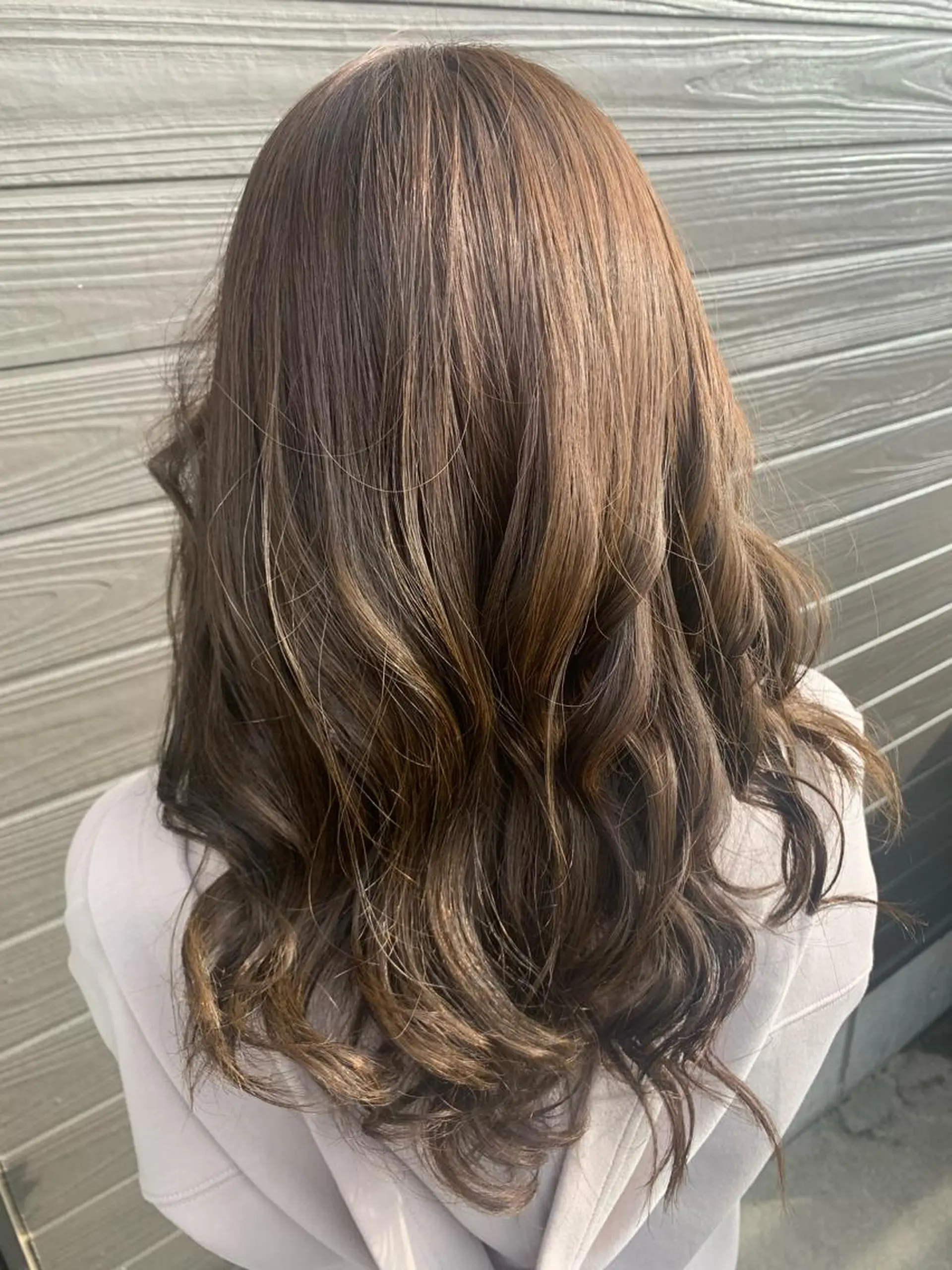 ロング カラー 透明感カラー 艶髪／レイヤーカット 塚越　紗菜のヘアスタイル