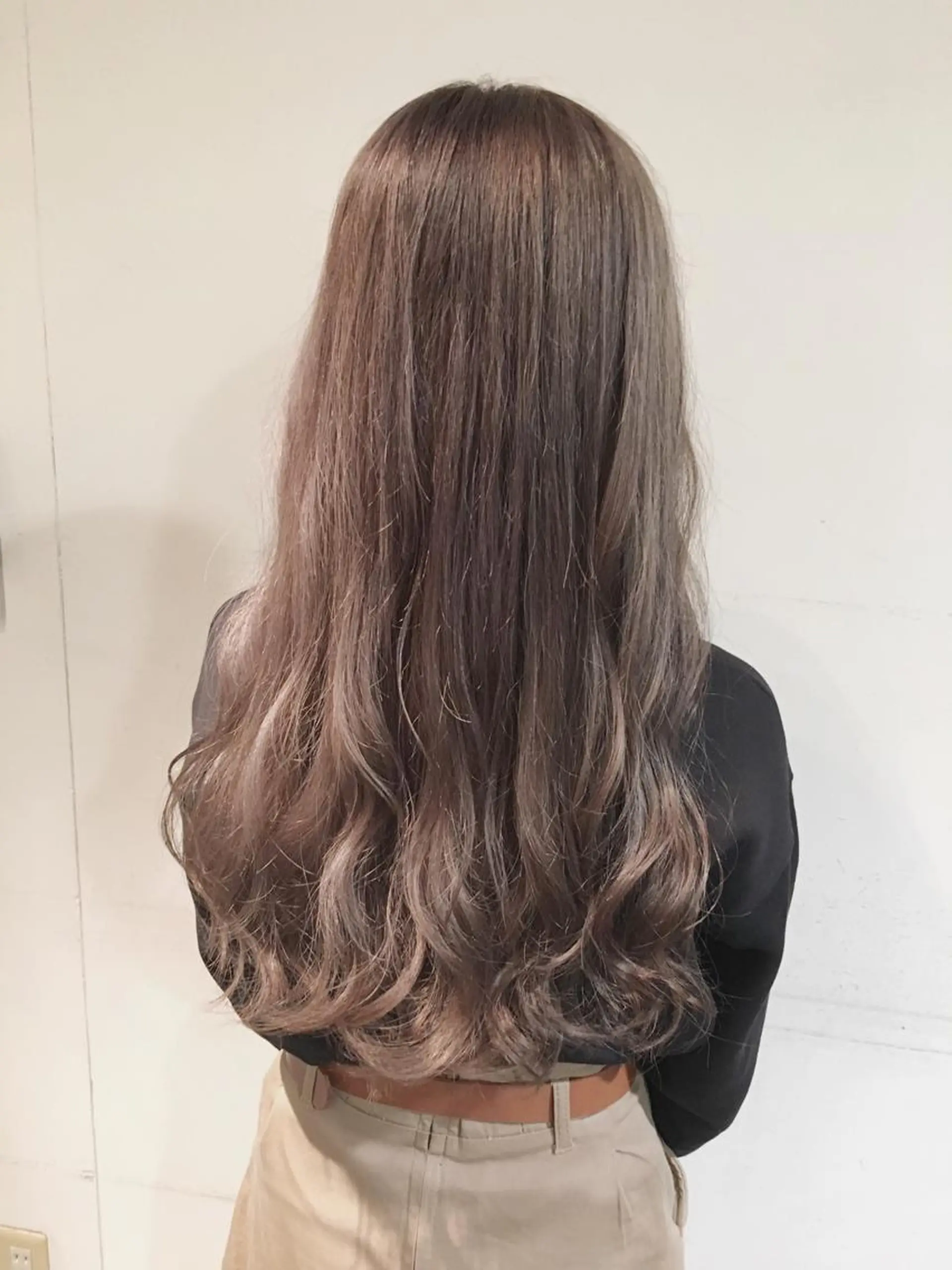 ロング カラー ヘアアレンジ ベージュカラー ブリーチ パープルカラー 🌿‬ ܸAir 透明感🌱西村知佳のヘアスタイル
