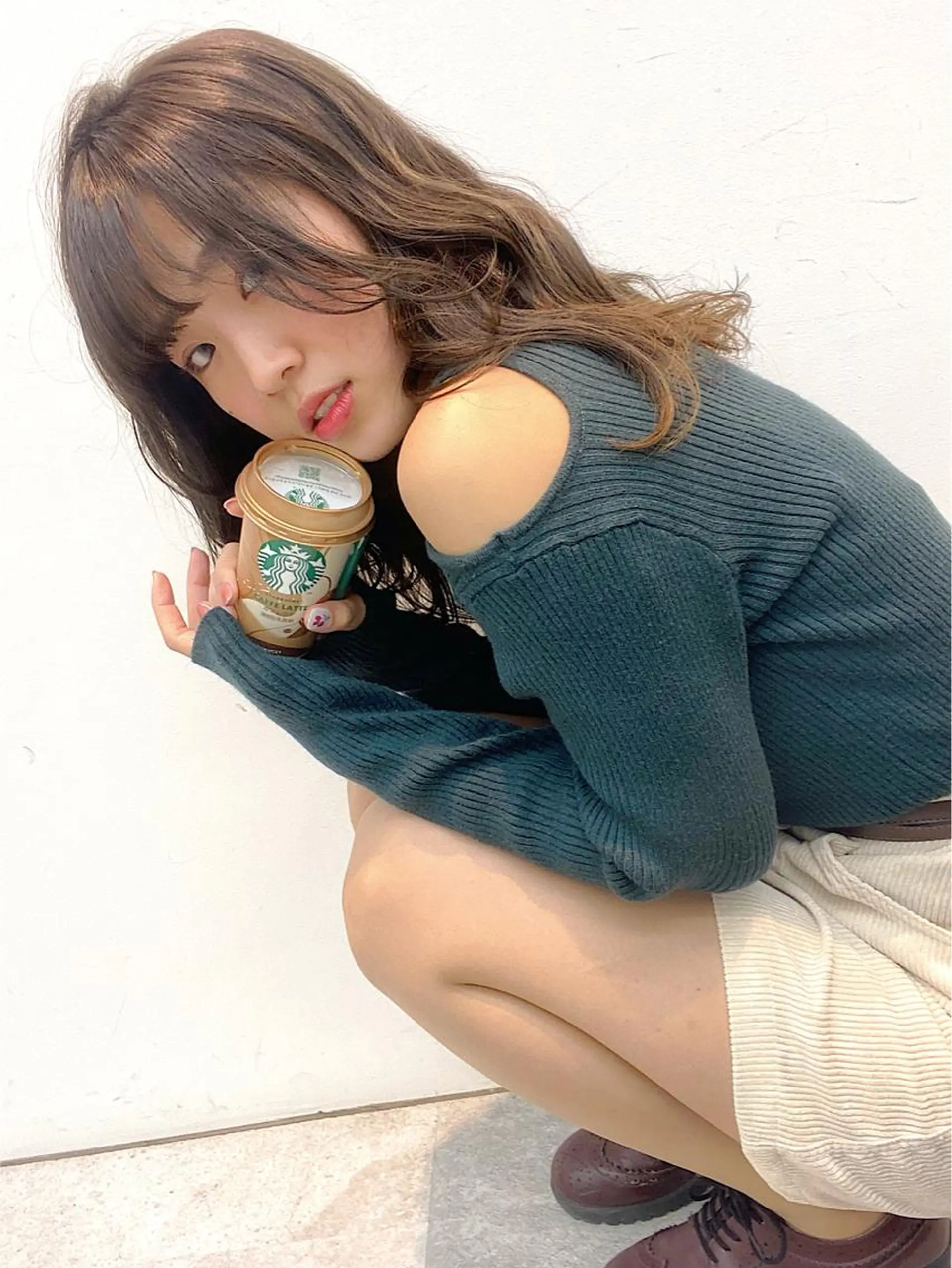 セミロング カラー ヘアアレンジ グレージュ ヨシンモリ 韓国🇰🇷レイヤー カットオリーブカラーのヘアスタイル