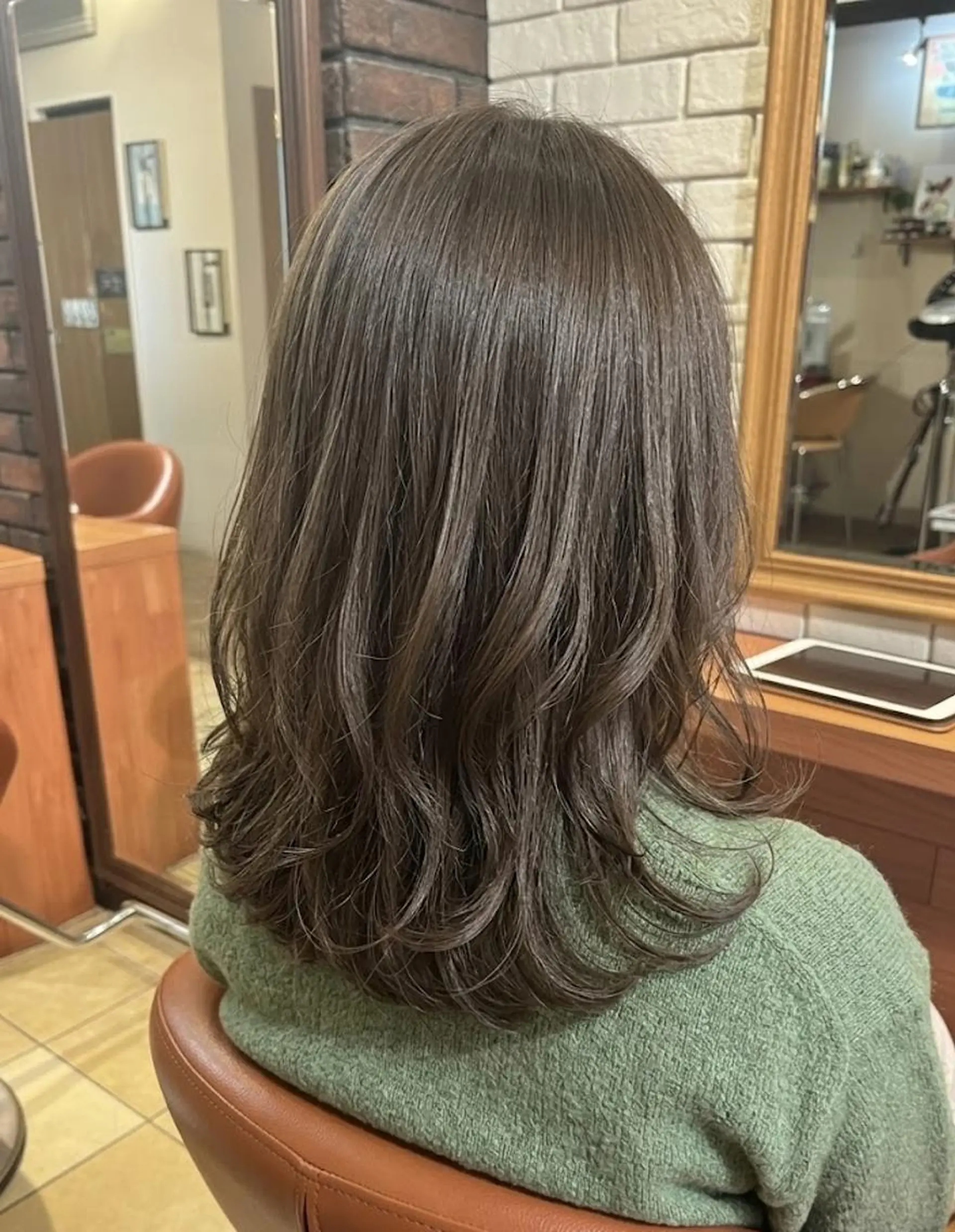 ミディアム ハイライト レイヤーカット カット ヘアカラー トリートメント ヘッドスパ flencia 丸 和博|カットのヘアスタイル