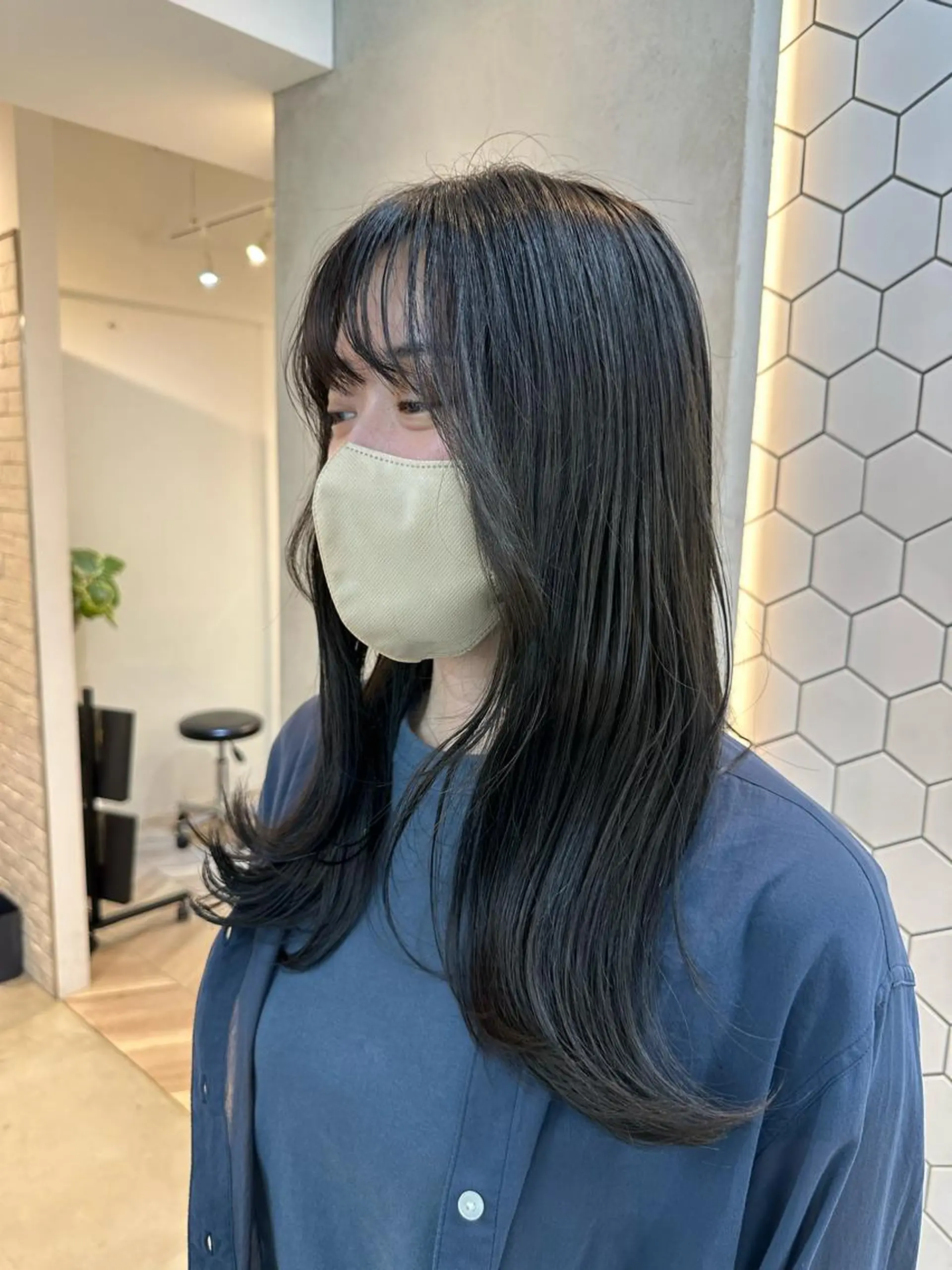 ロング カラー グレージュ オリーブグレージュ オリーブグレー ミディアムレイヤー 添田晃基のヘアスタイル