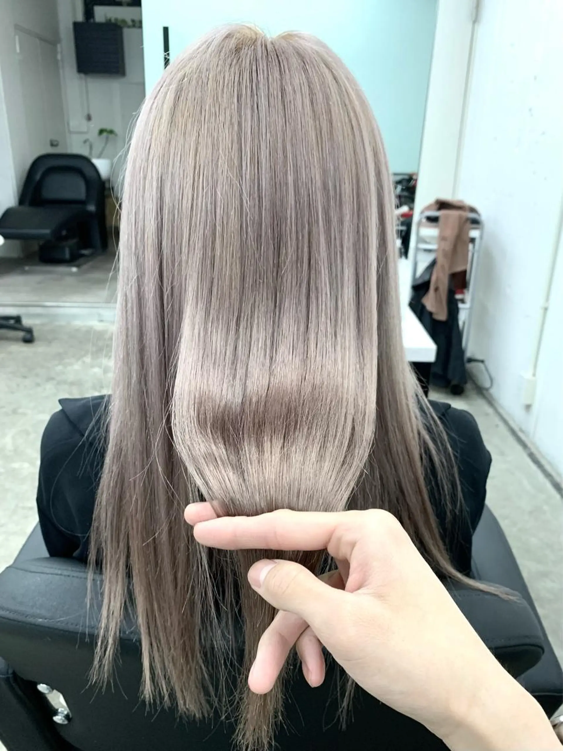 ロング カラー ベージュカラー ブリーチ シルバー シルバーベージュ トリートメント ヘアカラー トリートメント 盛れる顔周りカット ♥️韓国ヘア"ちぇるのヘアスタイル