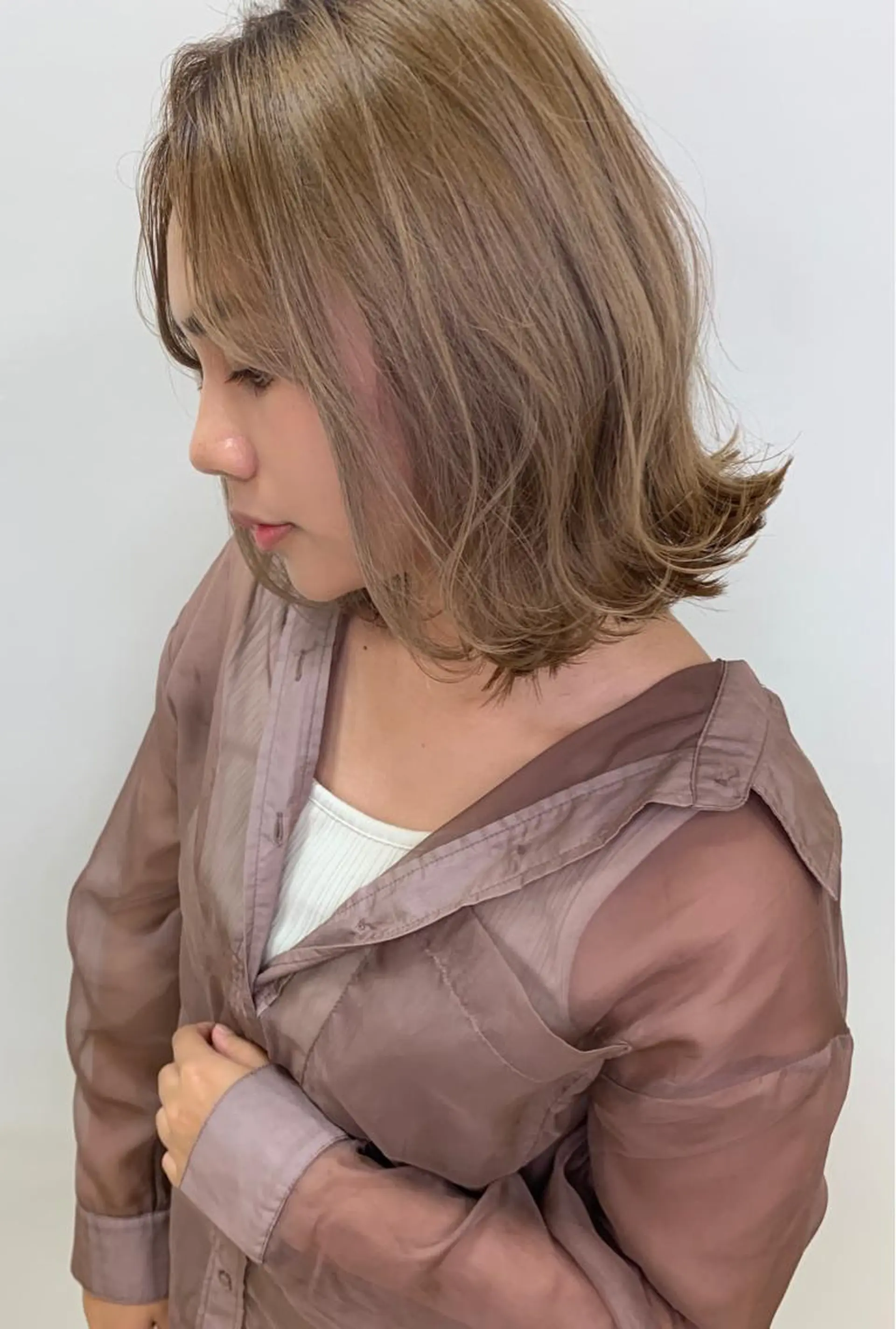 ミディアム カラー ベージュカラー ミルクティーベージュ カット ヘアカラー トリートメント 顔まわりカット✄ ベージュカラー🧸のヘアスタイル