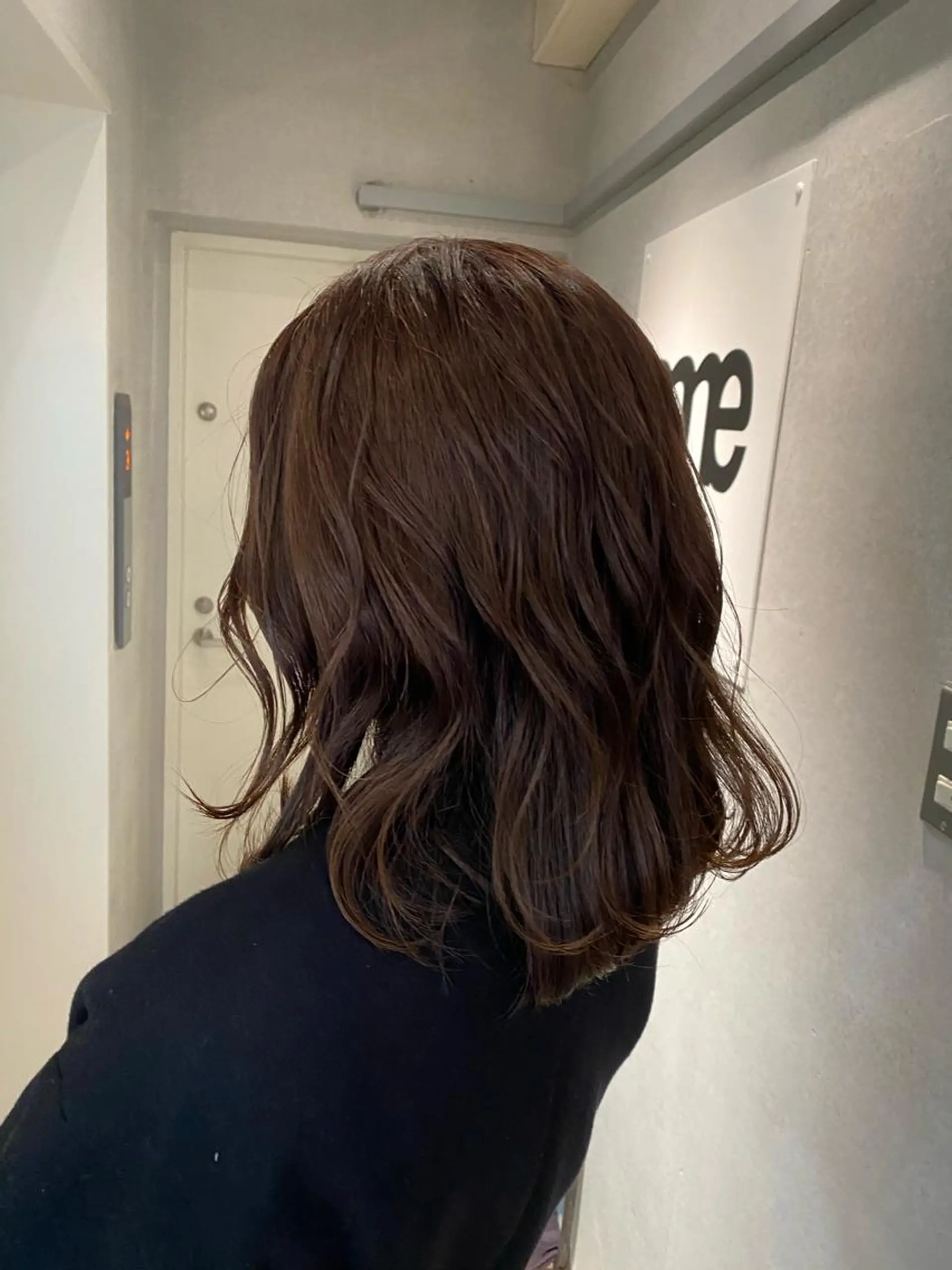 セミロング カット ヘアカラー トリートメント 西山 恵太郎のヘアスタイル