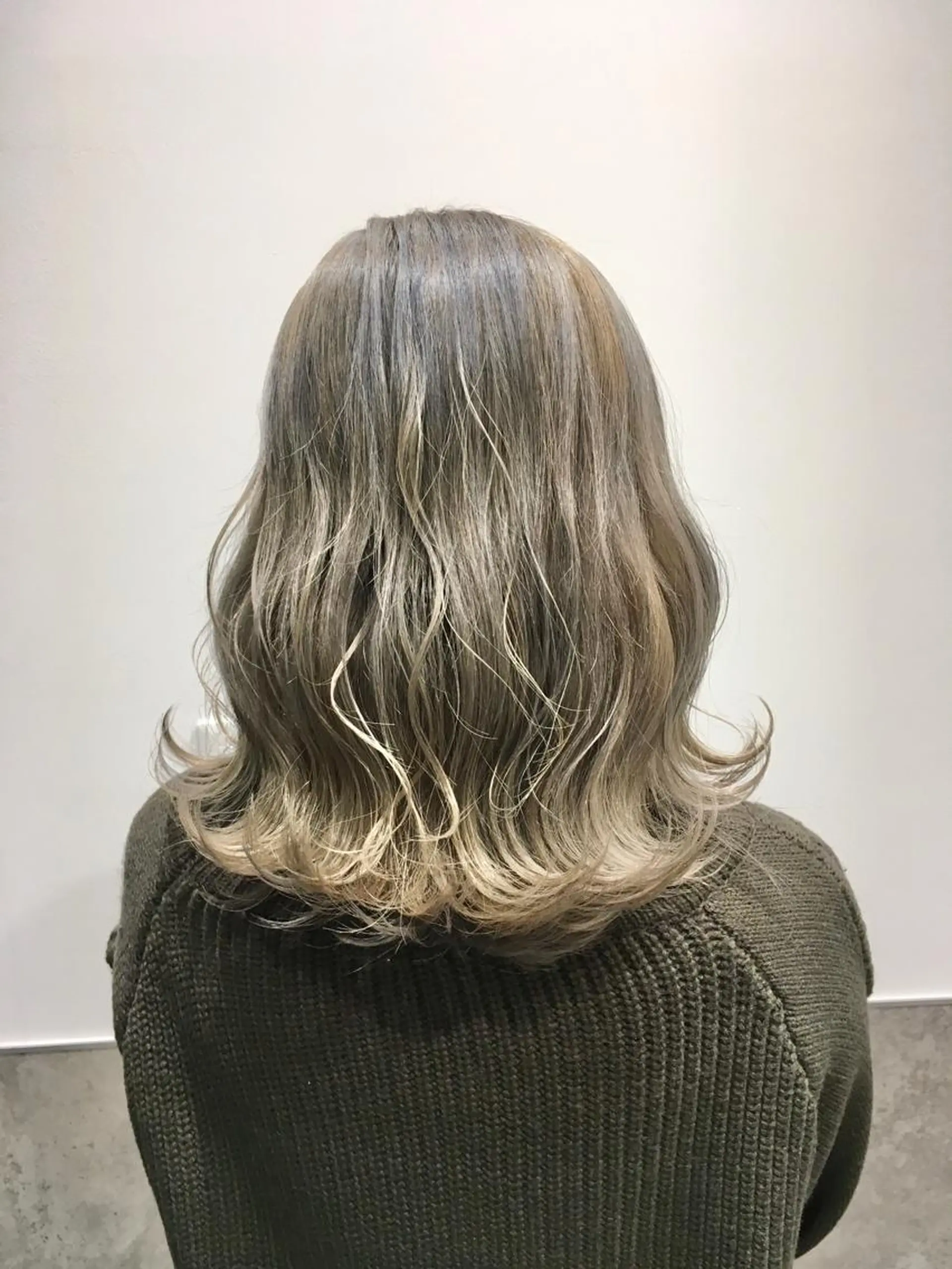 ミディアム カラー ベージュカラー ヘアカラー トリートメント ヘアセット go today shaire salon 本店所属・yoshi ☆のヘアスタイル