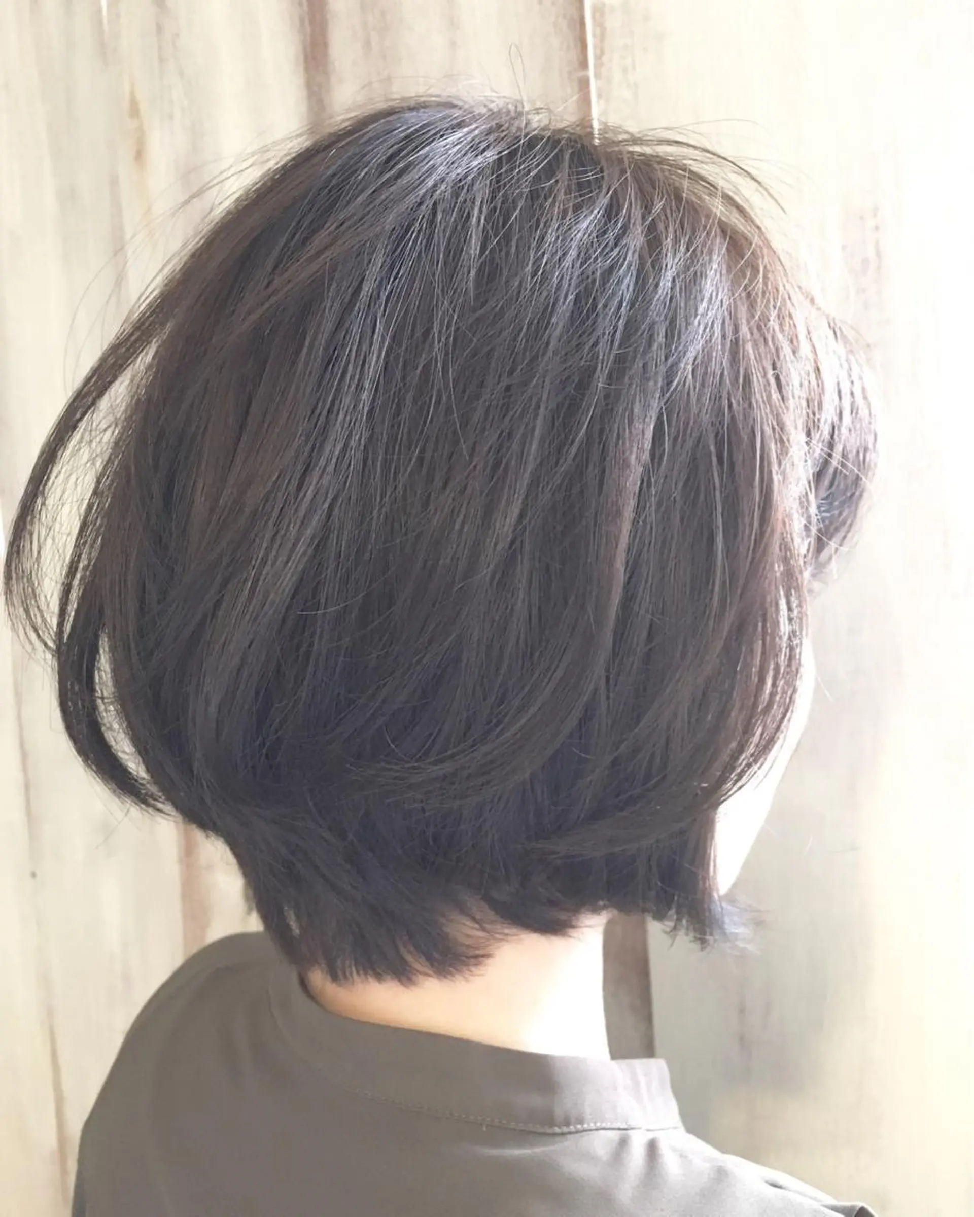 ミディアム カラー AnFye cinq milleのヘアスタイル