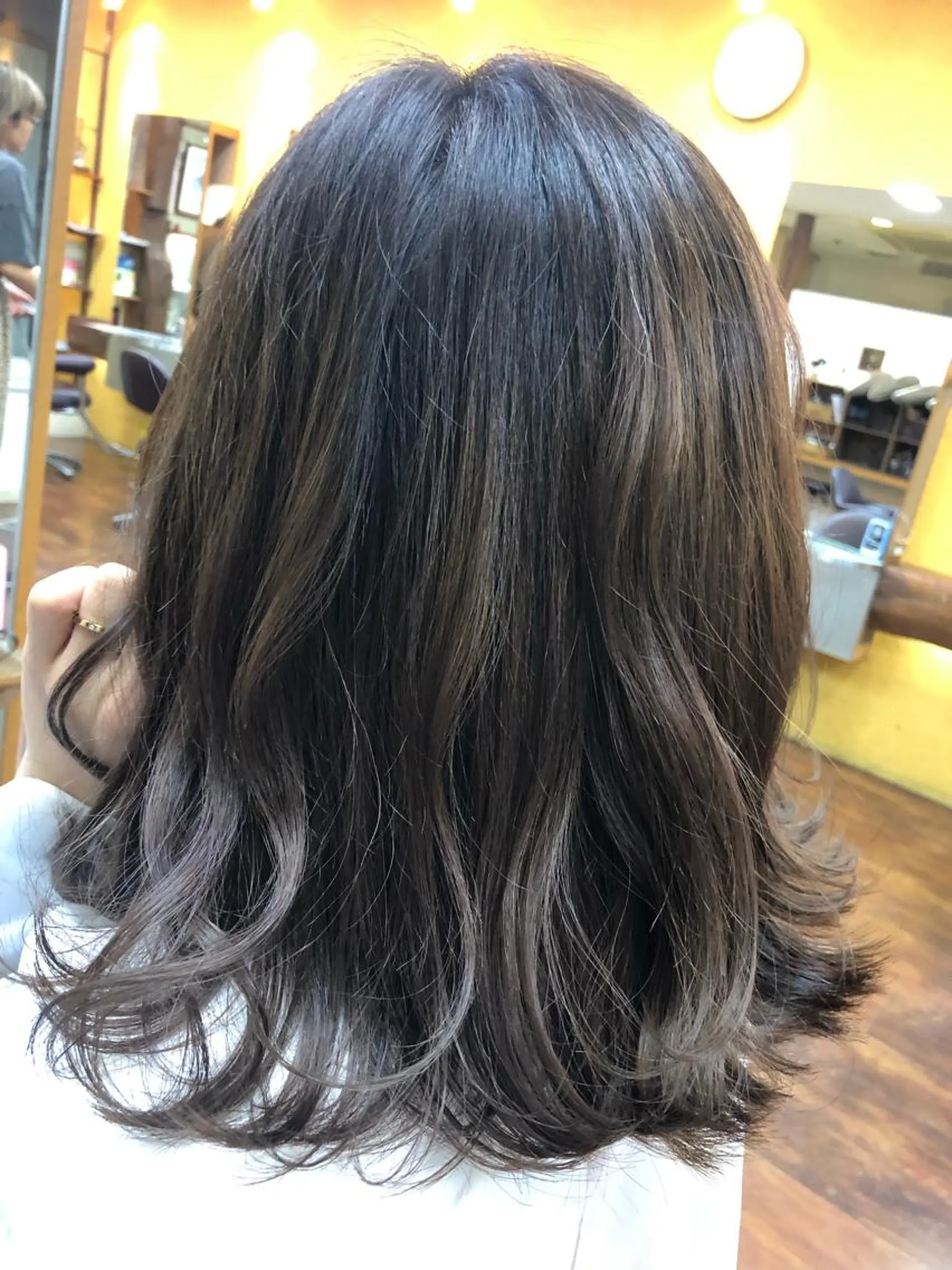 セミロング カラー 田辺 黎花のヘアスタイル