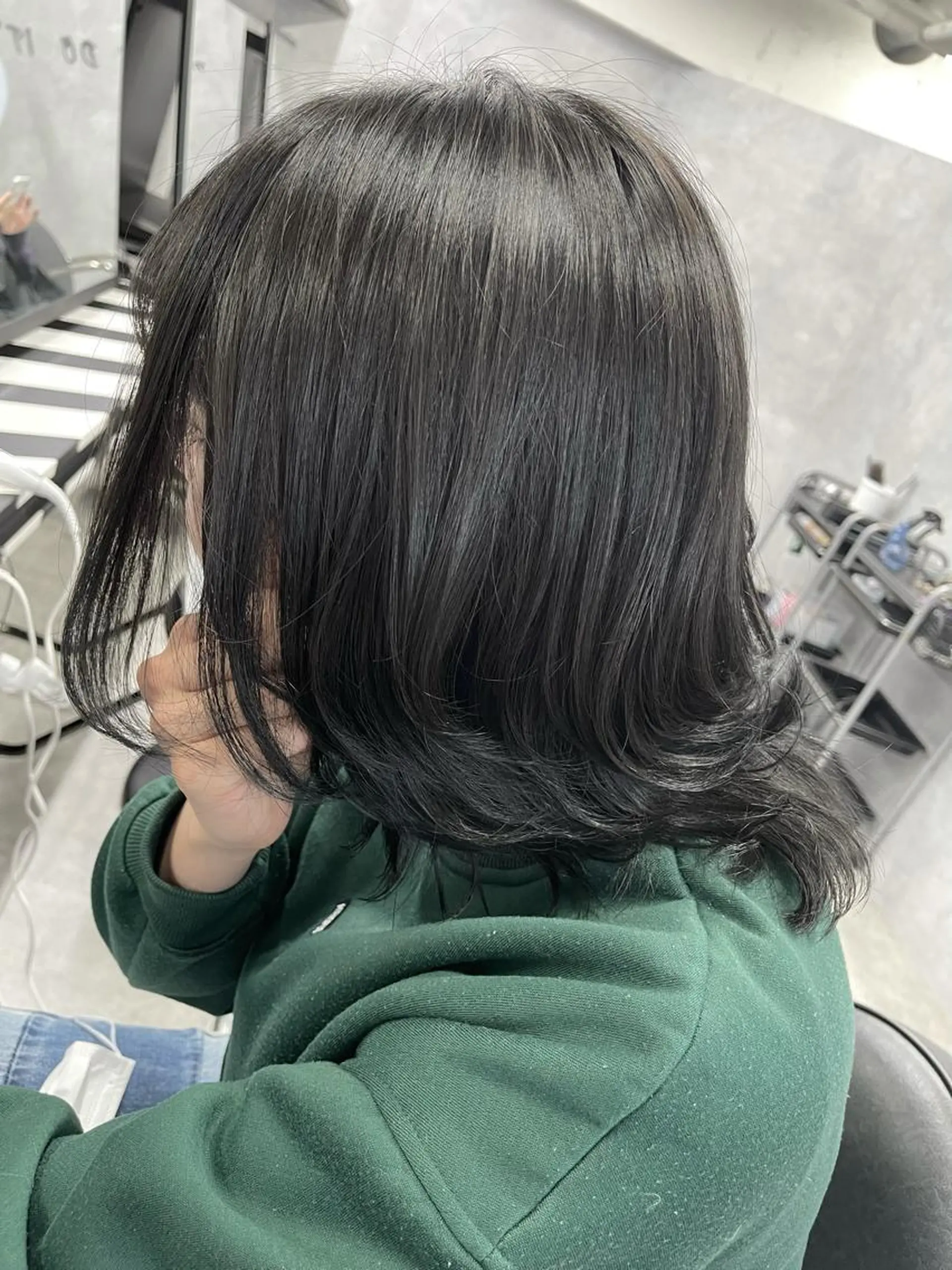 ミディアム カラー 黒髪 ブルーカラー ブルーブラック ウルフカット 福西 洋斗のヘアスタイル