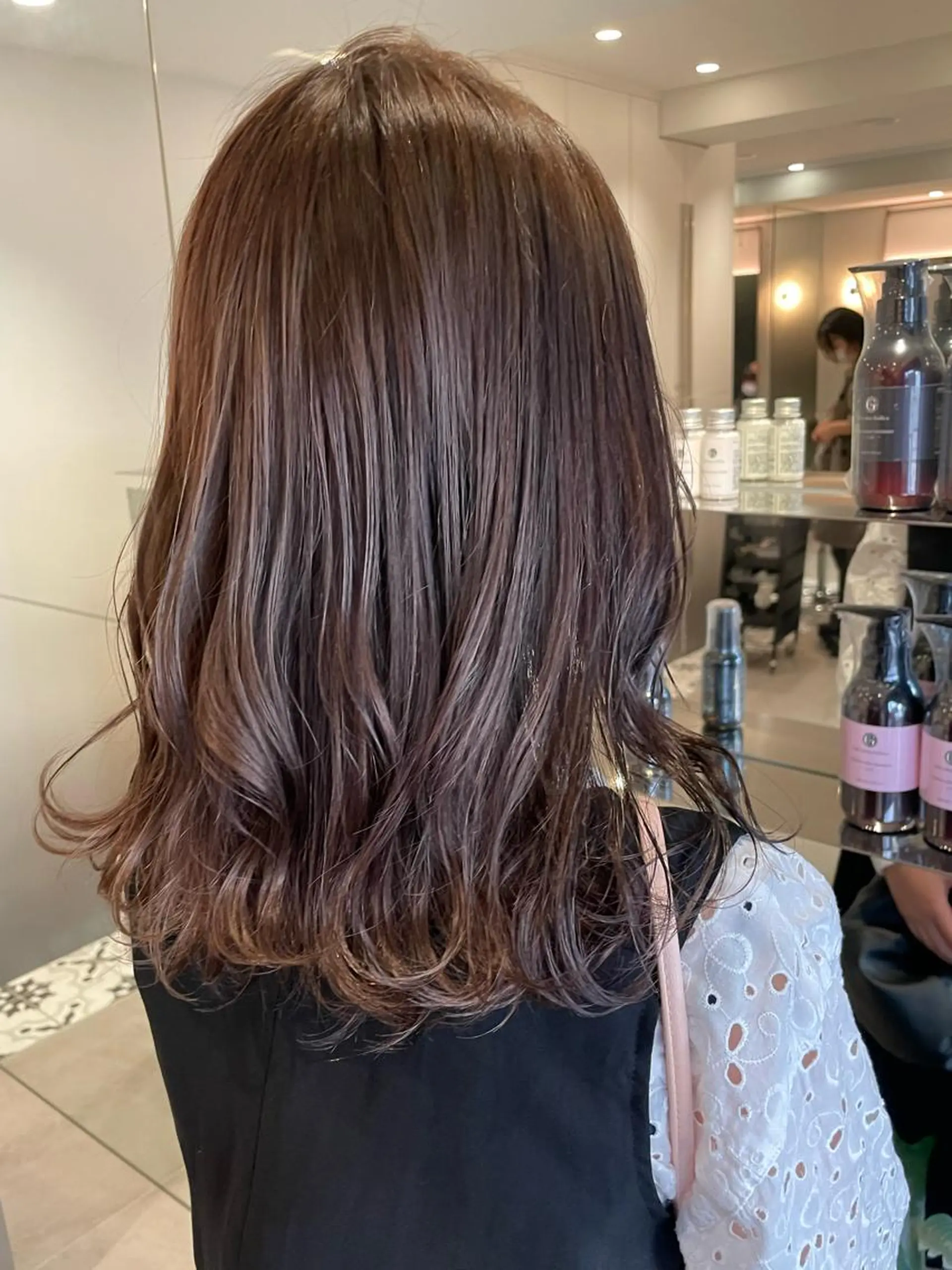 セミロング カラー ミオ💎透ける暗髪 ショートカットのヘアスタイル
