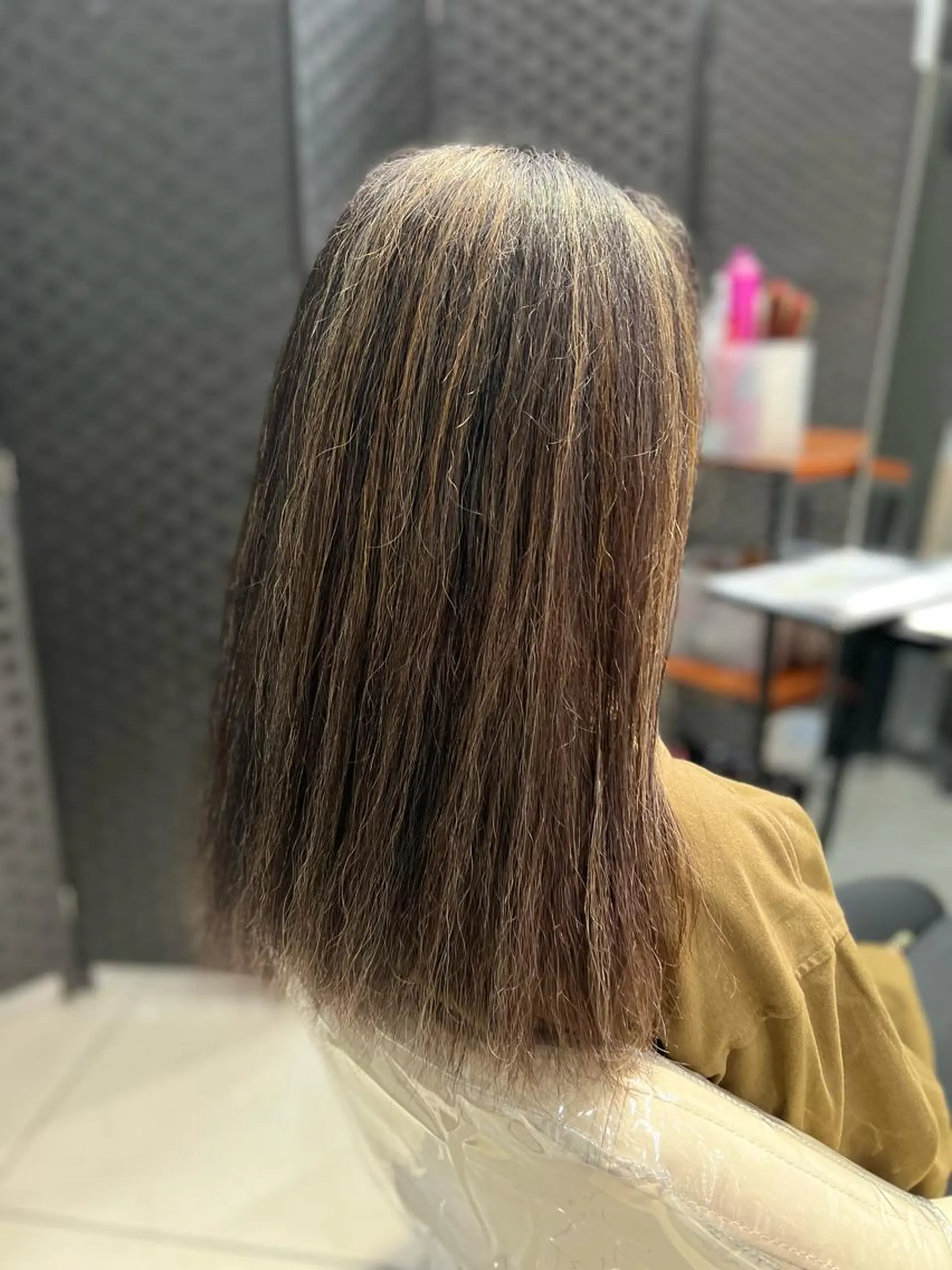 セミロング カラー ハイライトカラー ハイライト 髪質改善 縮毛矯正 トリートメント ヘアカラー 【似合わせカラー】 西口嶺河のヘアスタイル