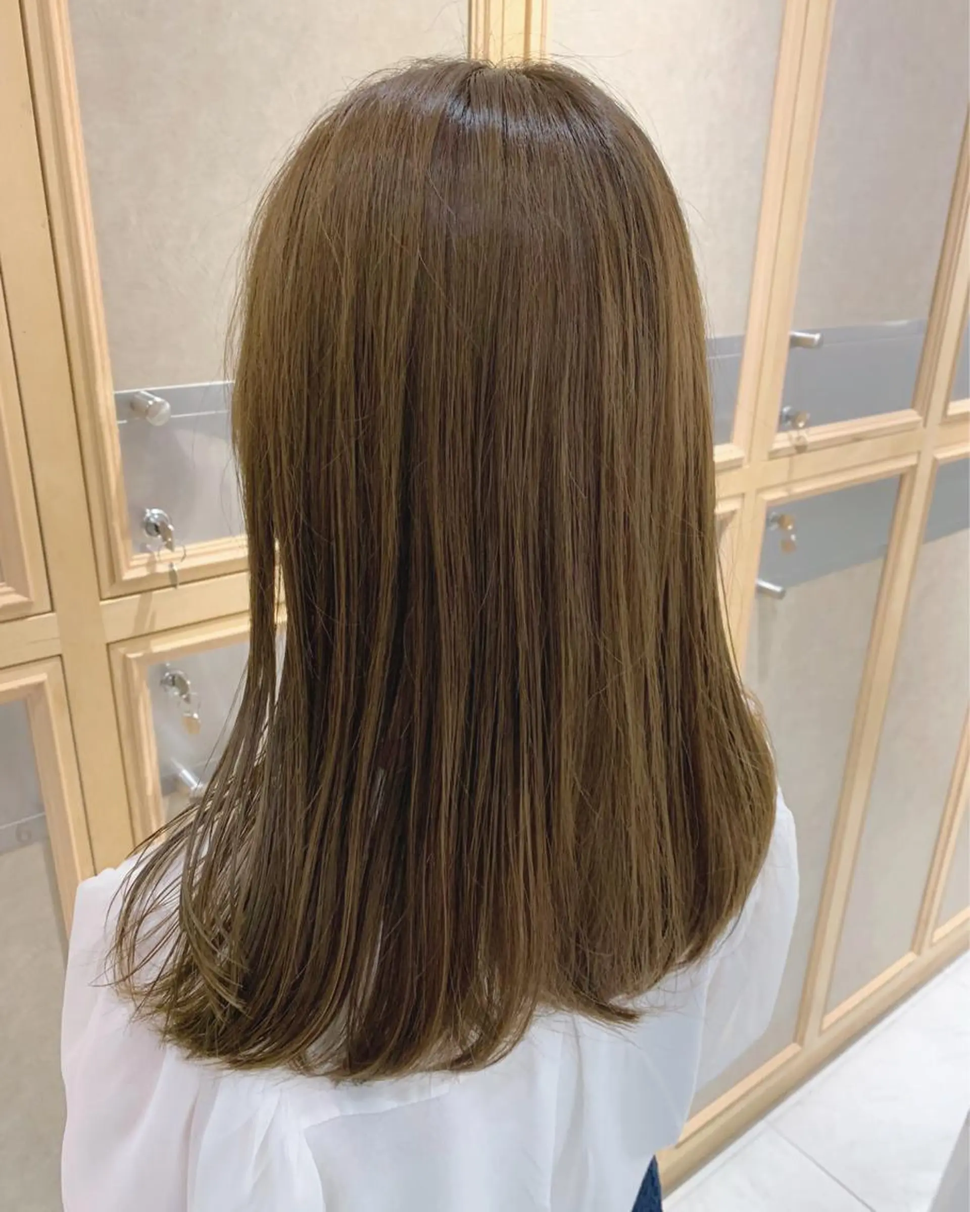 ミディアム カラー ベージュカラー ブリーチ ブリーチなしカラー オリーブベージュ チバ タクミのヘアスタイル