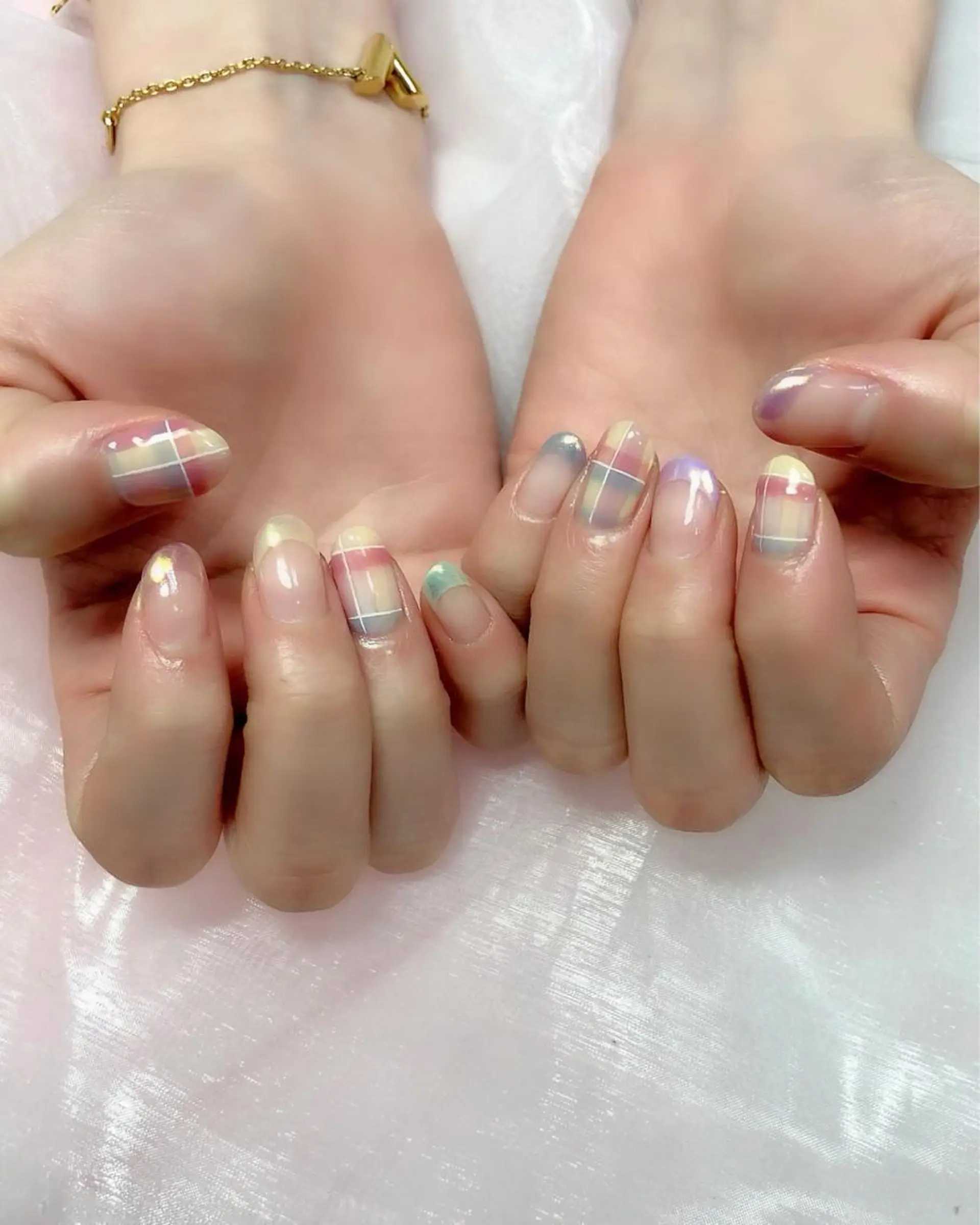 ネイル オーロラネイル フレンチネイル 春ネイル 梅津 郁美のネイルデザイン