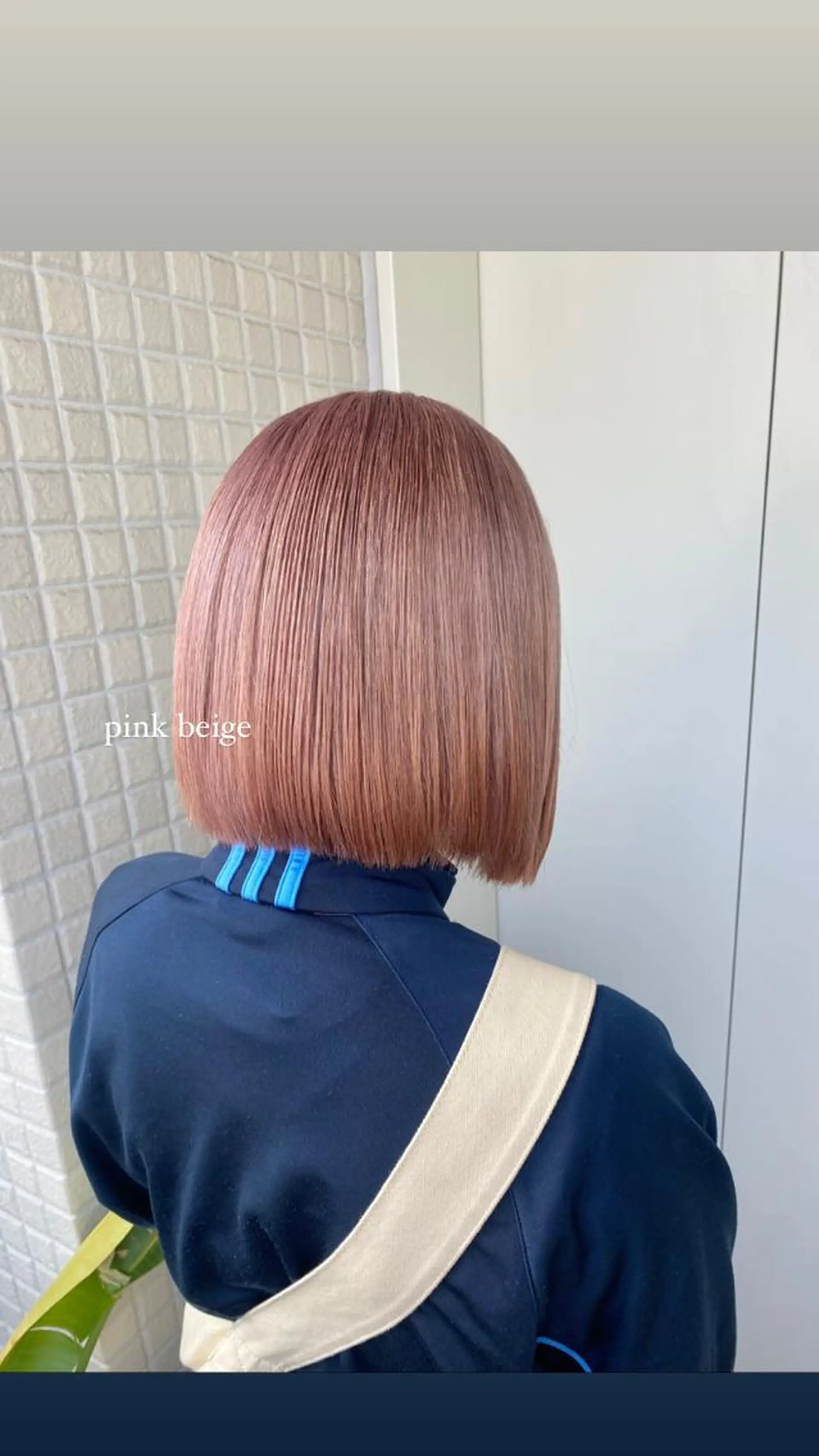 ショート カラー 透けるベージュ/ 艶カラー♡のヘアスタイル
