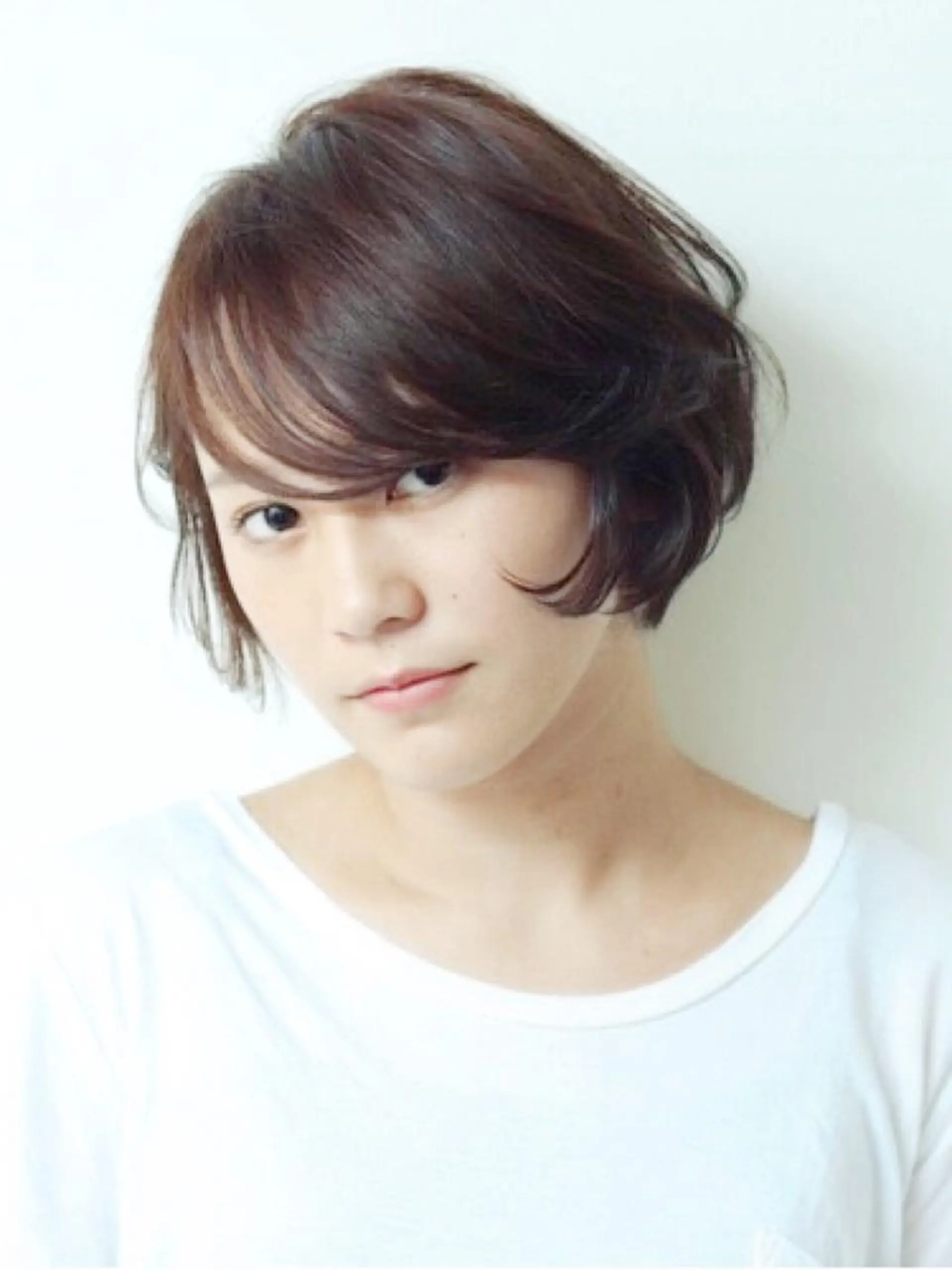 ショート カラー ネイル ブリーチカラー 美髪矯正takaraのヘアスタイル