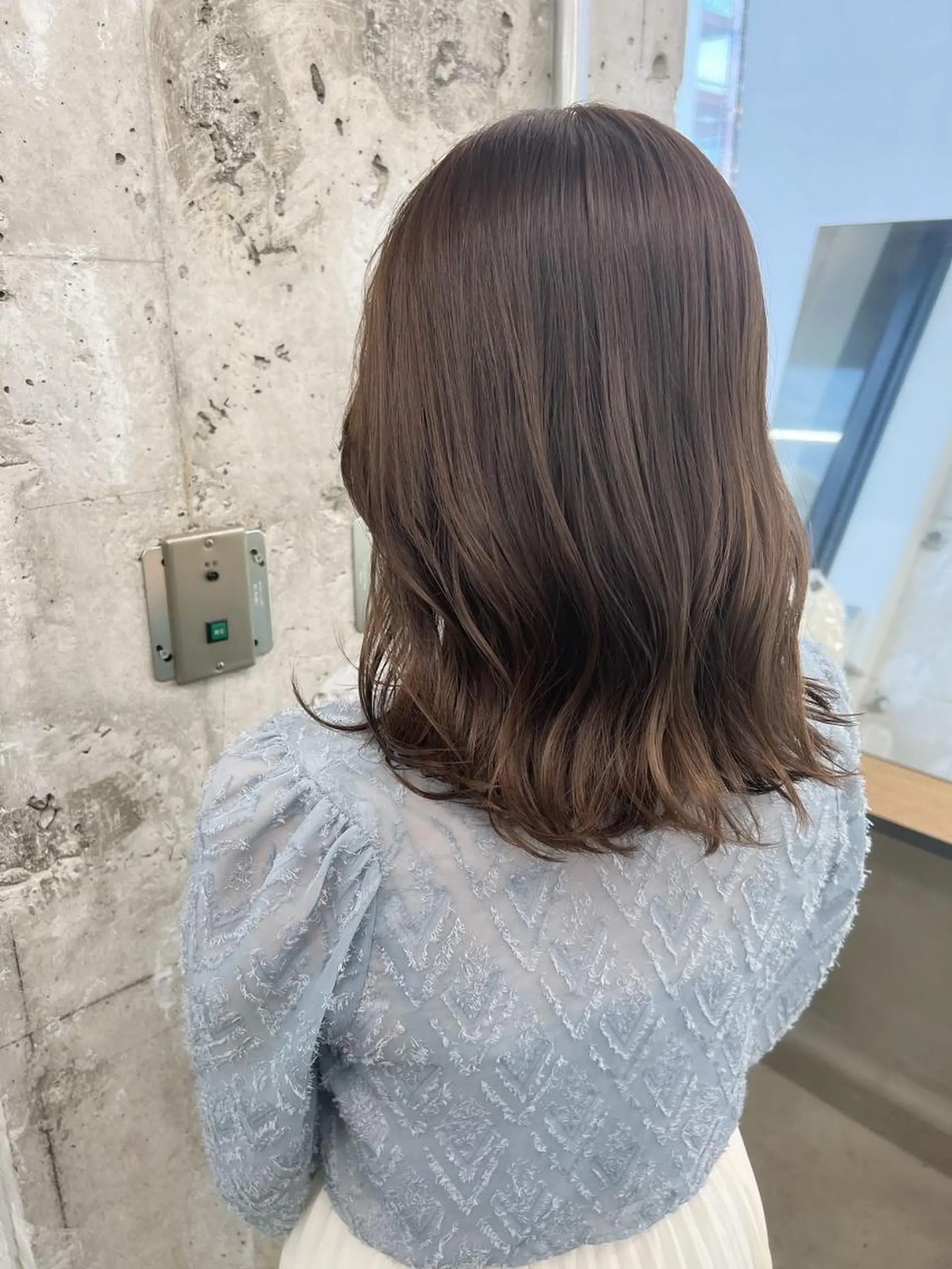 セミロング カラー パーマ ヘアアレンジ セミロングパーマ ベージュカラー ブリーチ ケアカラー イヤリングカラー カット トリートメント ヘッドスパ ヘアケア特化型サロン newi 京橋のヘアスタイル