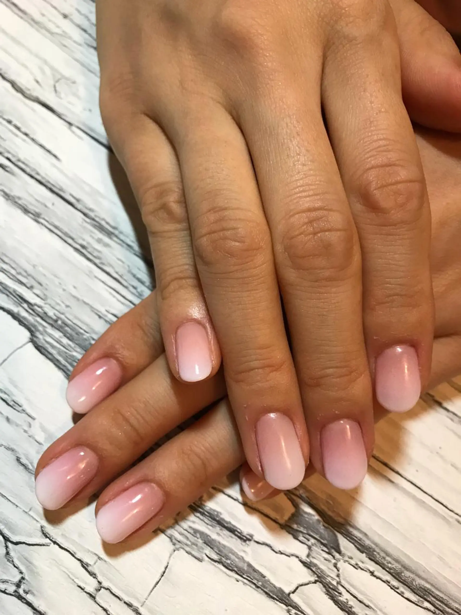 ネイル ジェルネイル グラデーション ピンク atelier chic+のネイルデザイン