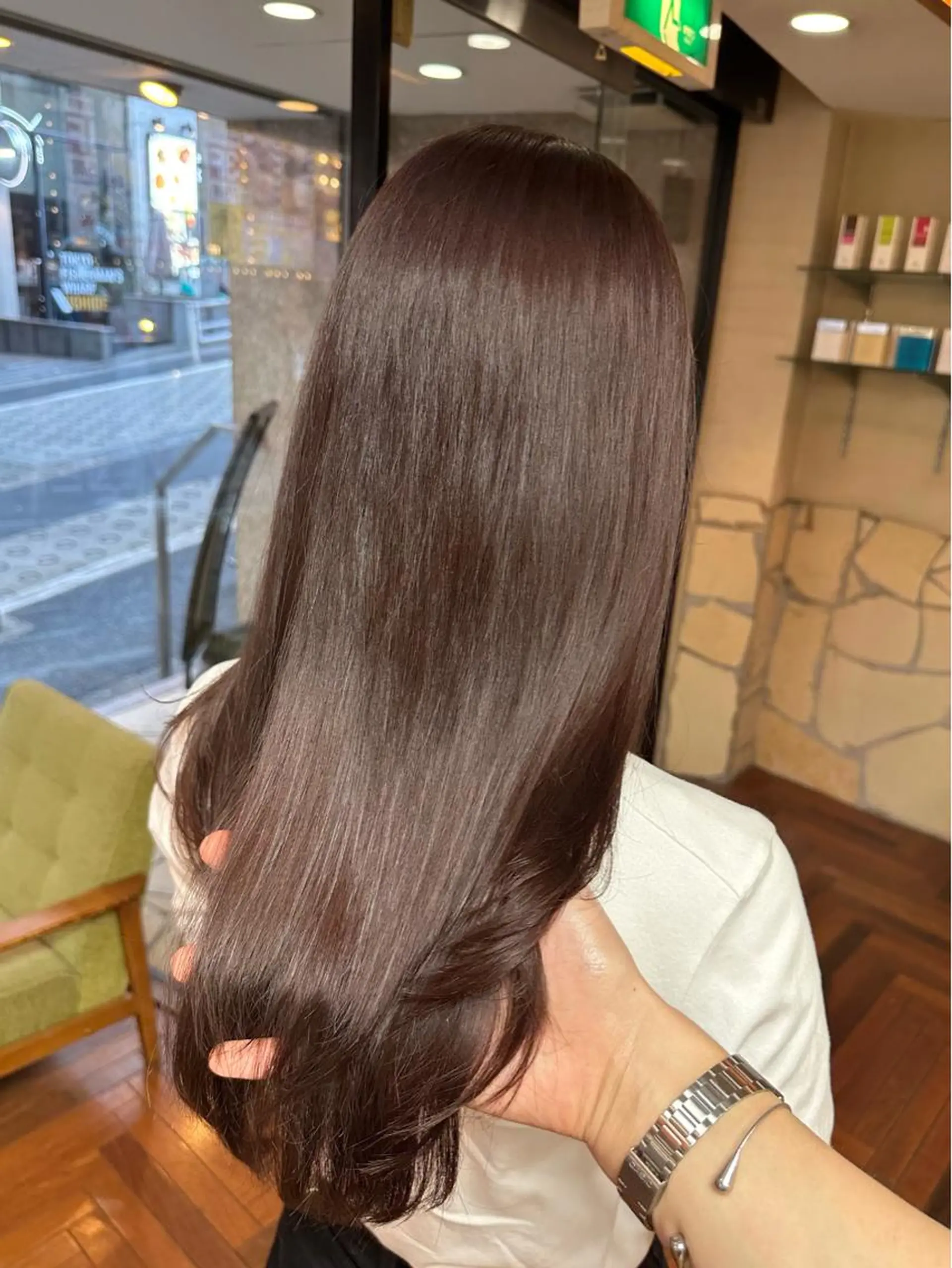 セミロング カラー ベージュカラー ブリーチ レイヤーカット ヘアカラー トリートメント LUMO所属・矢野 晃平のヘアスタイル