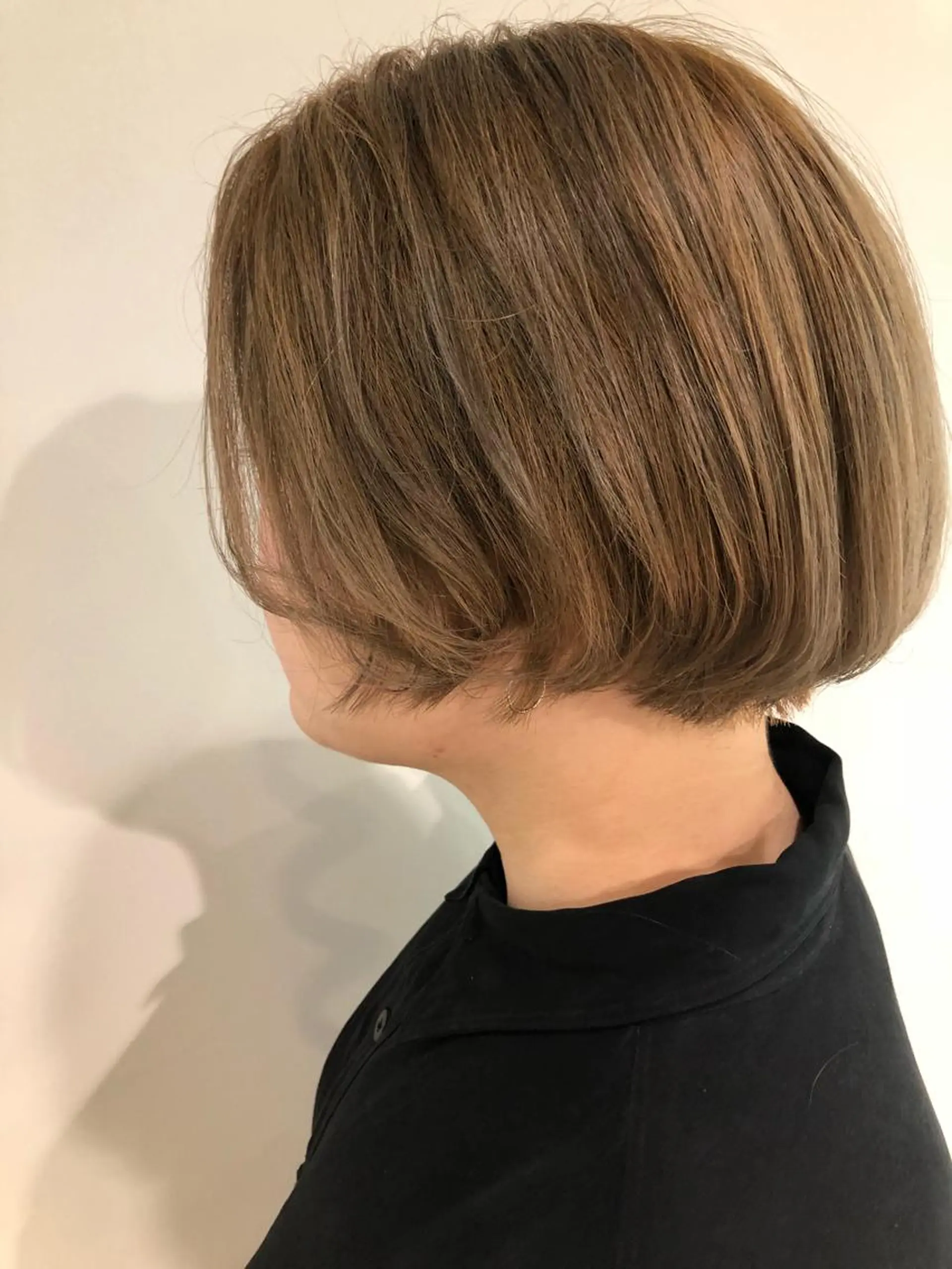 ショート カラー ベージュカラー ハイトーンカラー ハイトーンベージュ カット ヘアカラー トリートメント scene.池袋所属・scene. haraのヘアスタイル