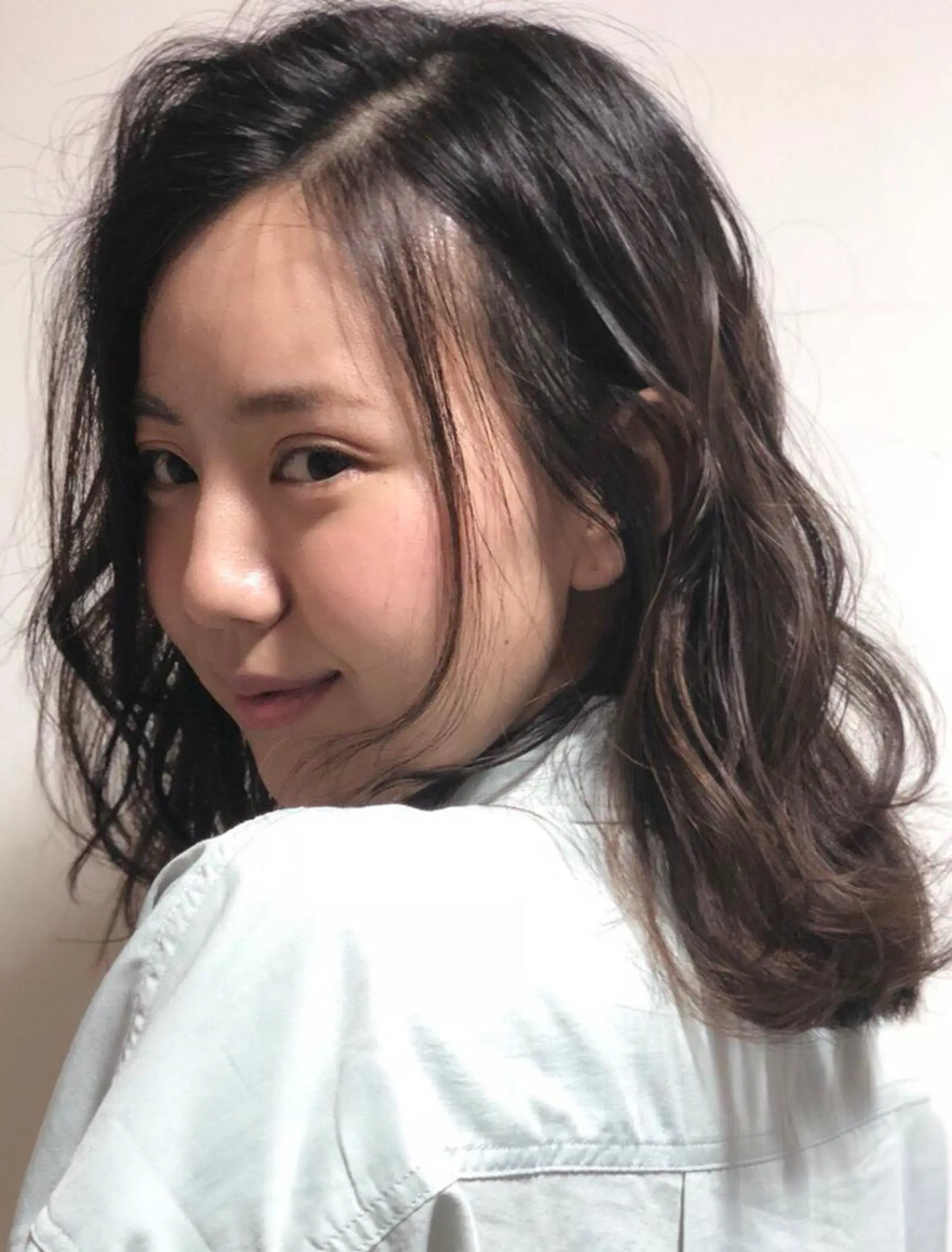 ミディアム カラー ブリーチ 透明感カラー ブリーチなしカラー 韓国hair ·͜· watanabeのヘアスタイル