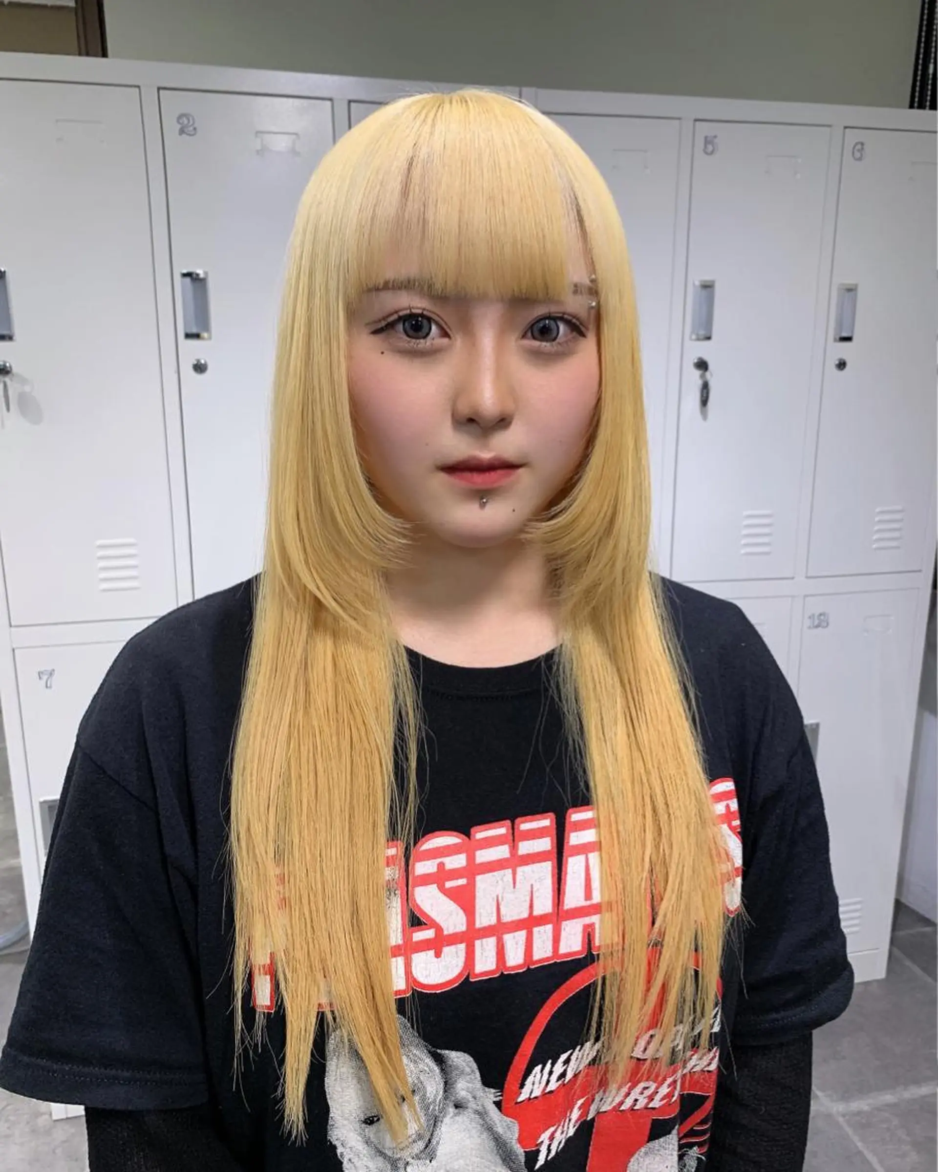 セミロング カラー ブリーチ 抜きっぱなしブロンド ブロンド 中性ウルフカット ケアブリーチ/ケイトのヘアスタイル