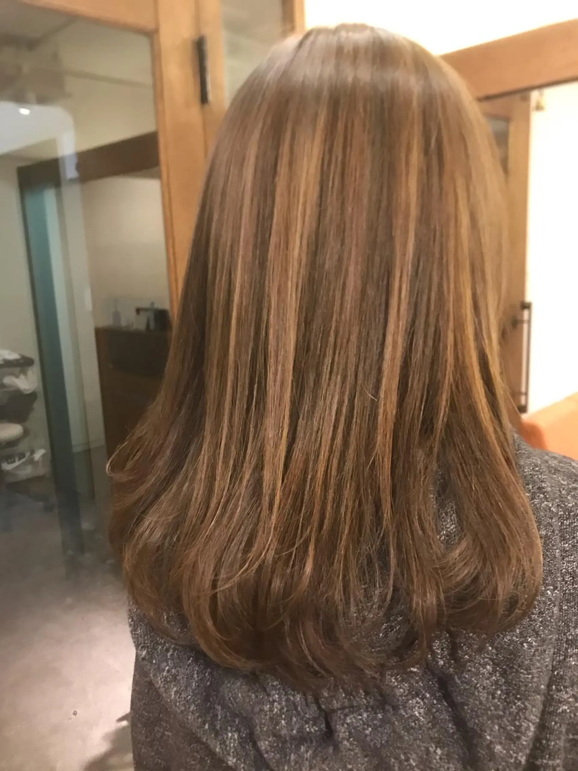 ロング カラー ベージュカラー フォギーベージュ 加藤 泰輔のヘアスタイル